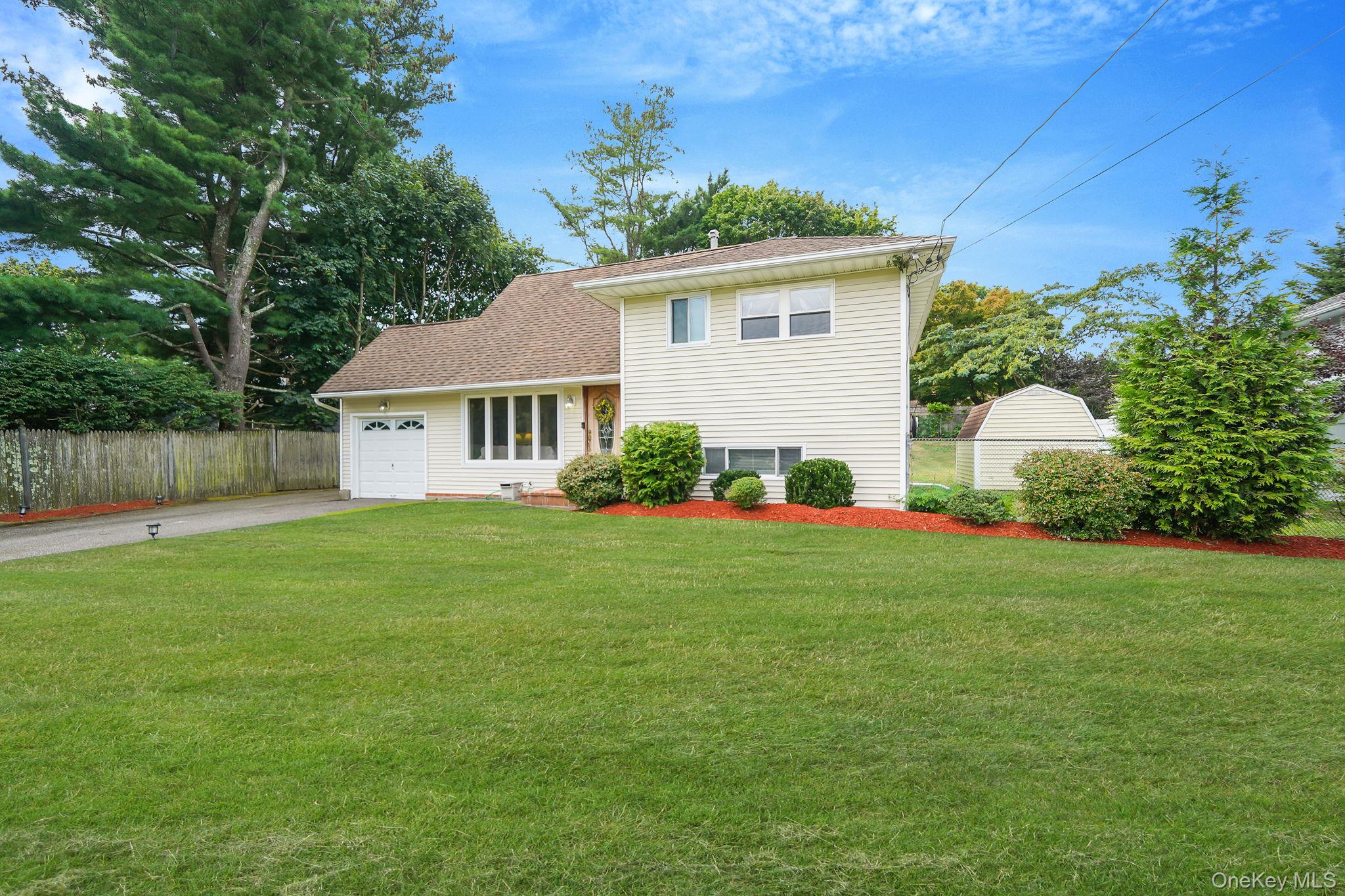 #2 photo, 41 Wiltshire Drive, サフォーク郡 Commack , NY 11725