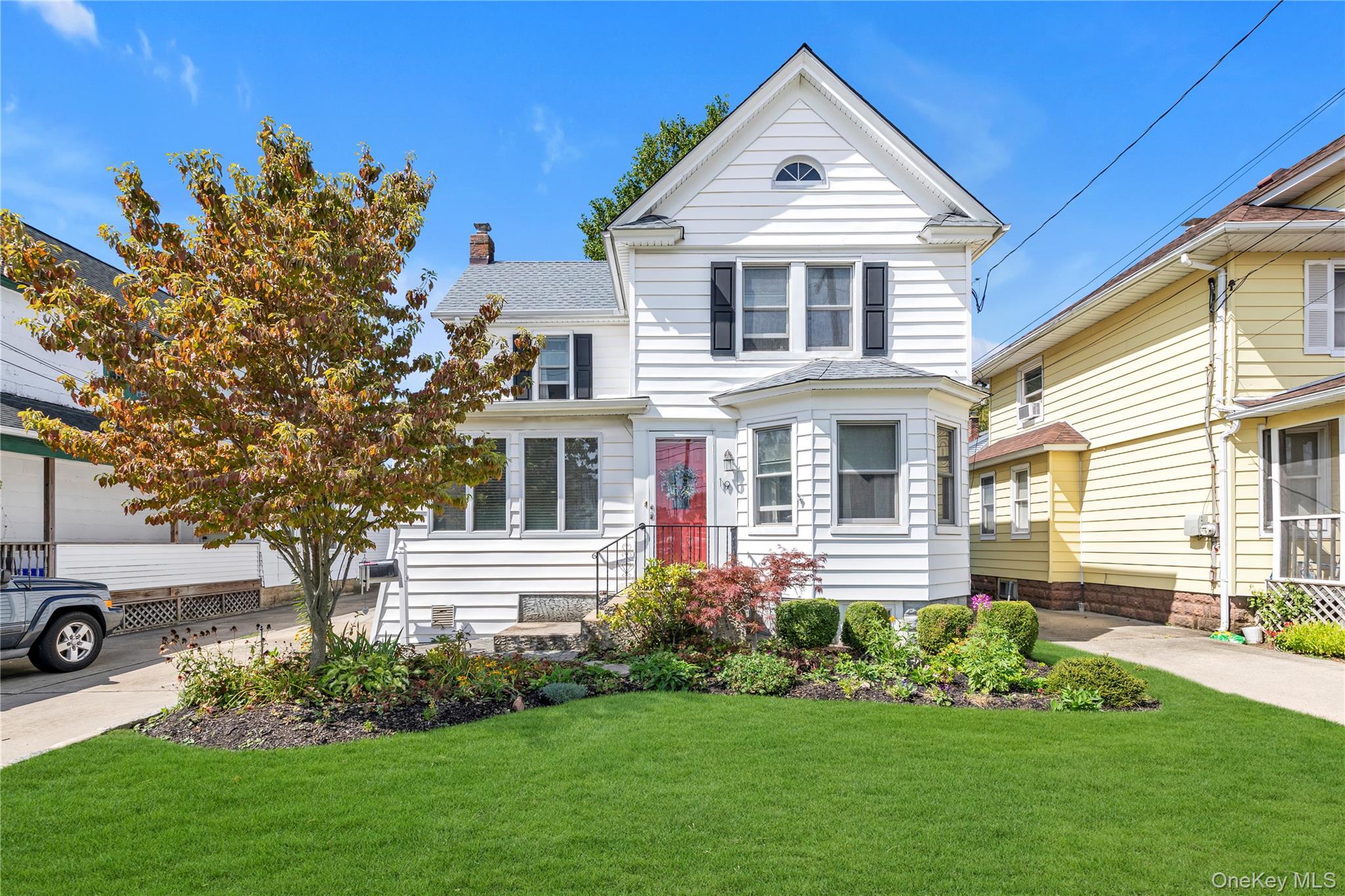 #1 photo, 19 Plainfield Avenue, नासाउ काउंटी East Rockaway , NY 11518