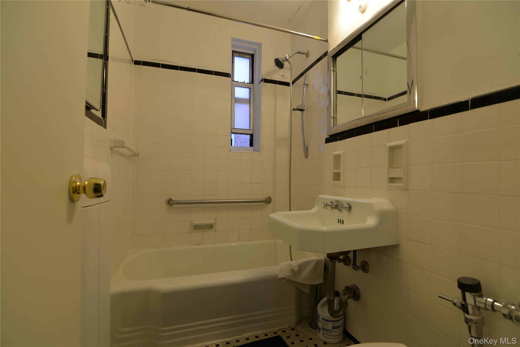 #19 photo, 63-45 Saunders Street, Rego Park , NY 11374