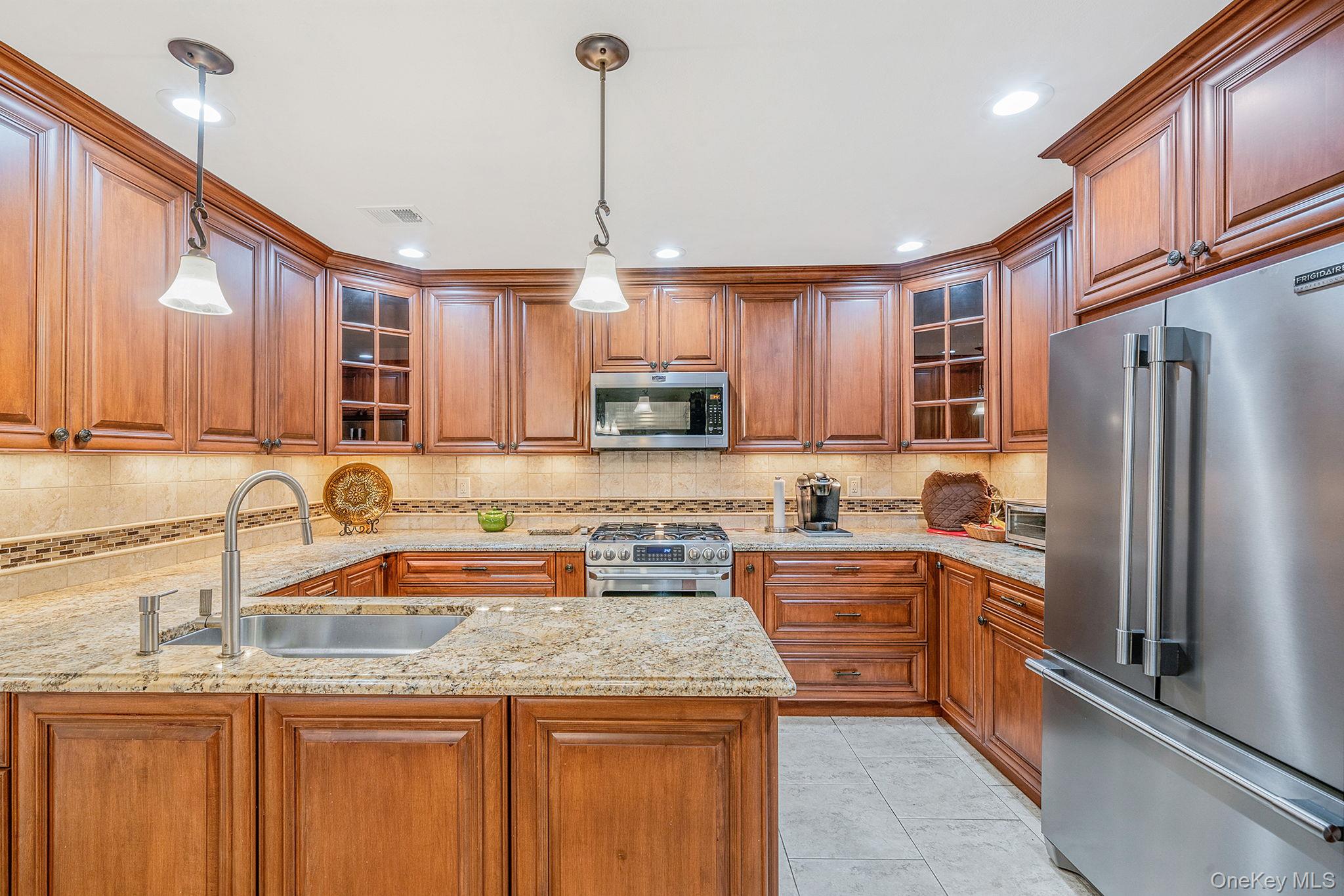 #12 photo, 185 Colony Drive, サフォーク郡 Holbrook , NY 11741