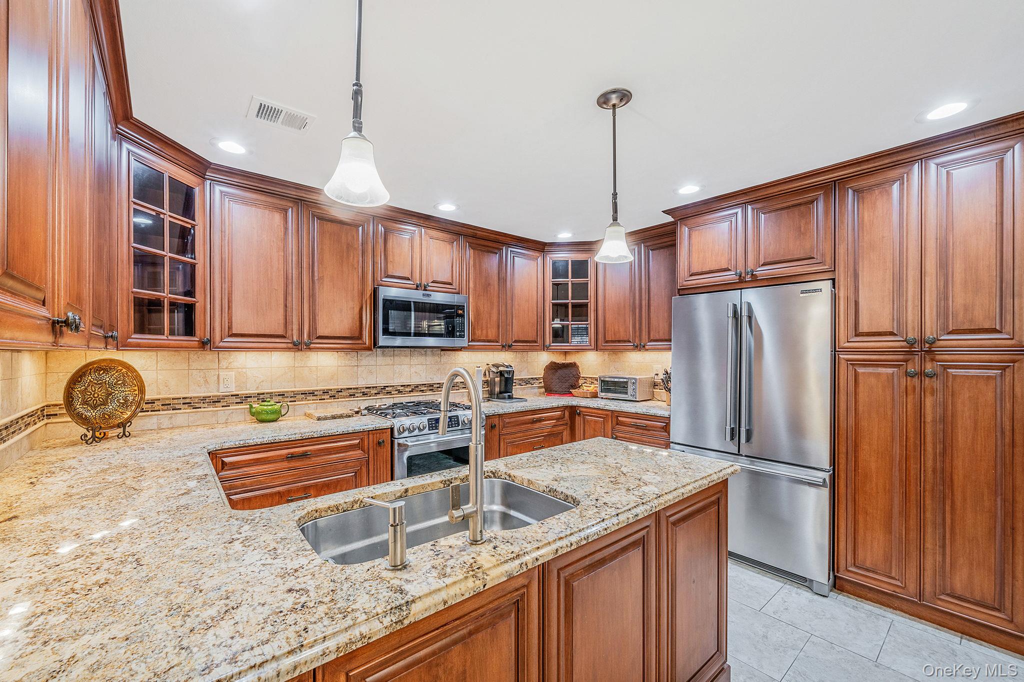 #13 photo, 185 Colony Drive, サフォーク郡 Holbrook , NY 11741