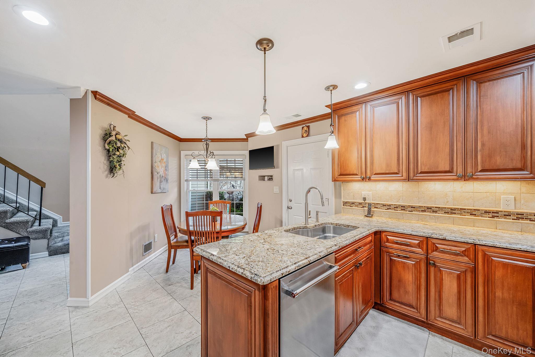 #14 photo, 185 Colony Drive, サフォーク郡 Holbrook , NY 11741