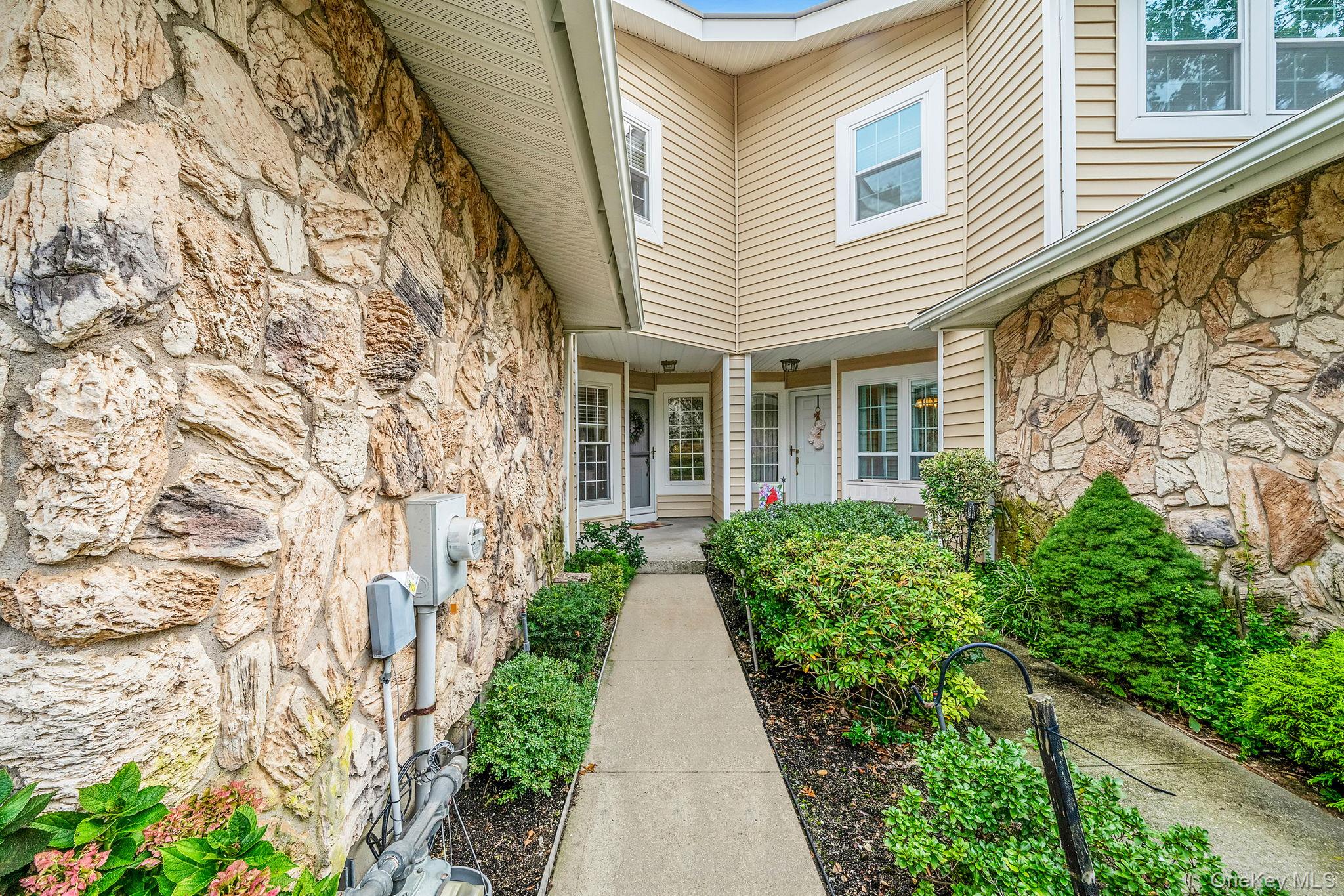 #4 photo, 185 Colony Drive, サフォーク郡 Holbrook , NY 11741