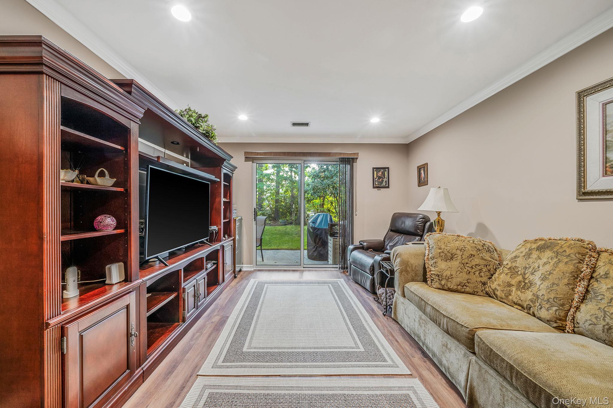 #8 photo, 185 Colony Drive, サフォーク郡 Holbrook , NY 11741