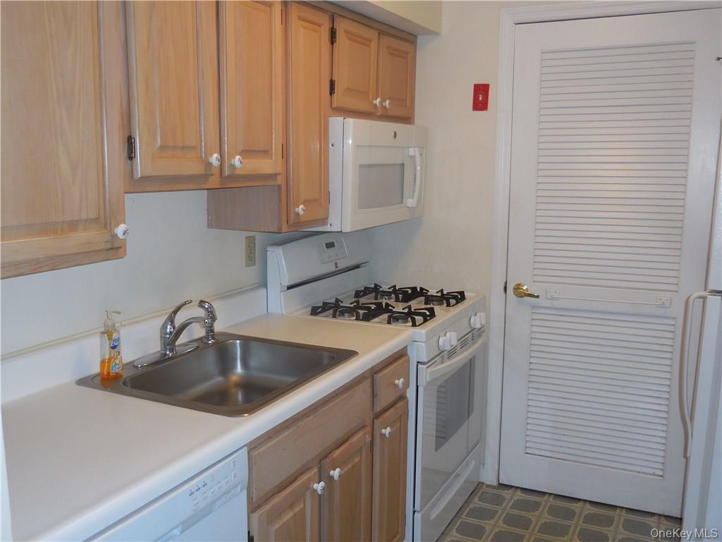 #12 photo, 1123 Washington Green, New Windsor , NY 12553