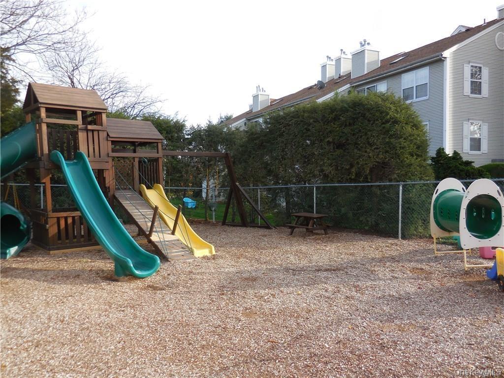 #19 photo, 1123 Washington Green, New Windsor , NY 12553