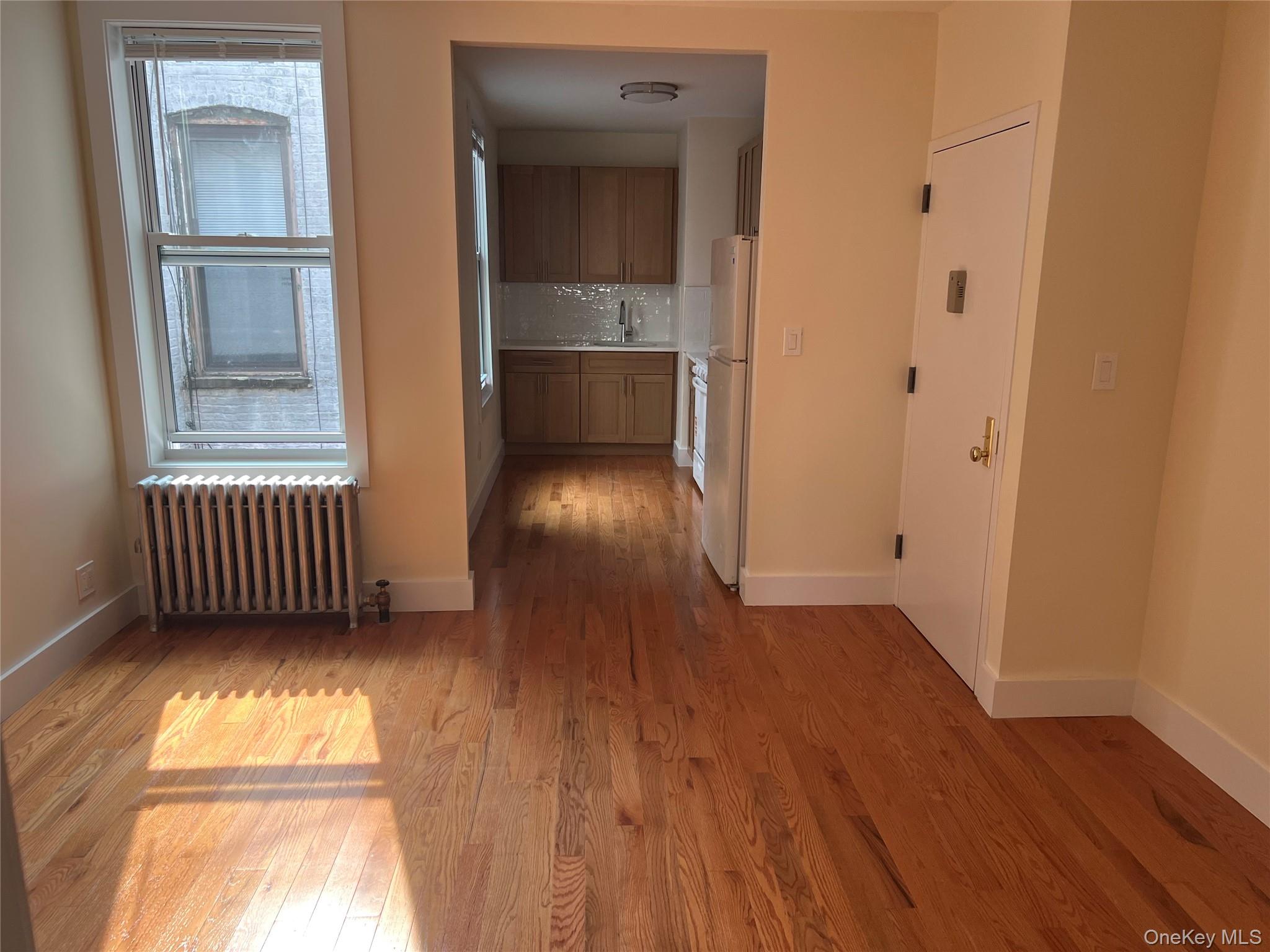 #10 photo, 30-20 43rd Street, クイーンズ区 Astoria , NY 11103