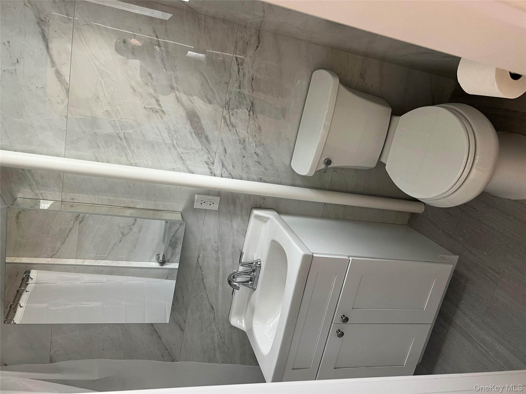 #13 photo, 30-20 43rd Street, クイーンズ区 Astoria , NY 11103