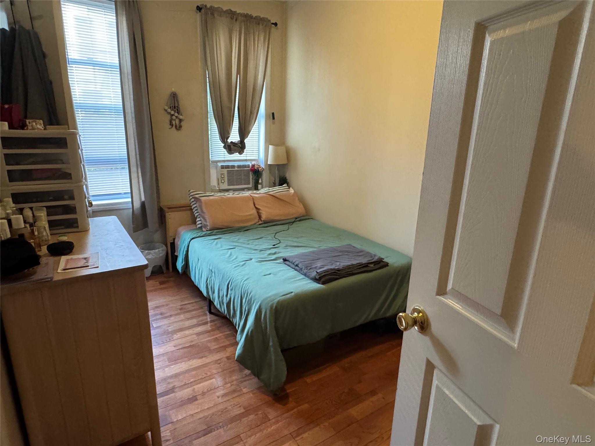 #20 photo, 30-20 43rd Street, クイーンズ区 Astoria , NY 11103