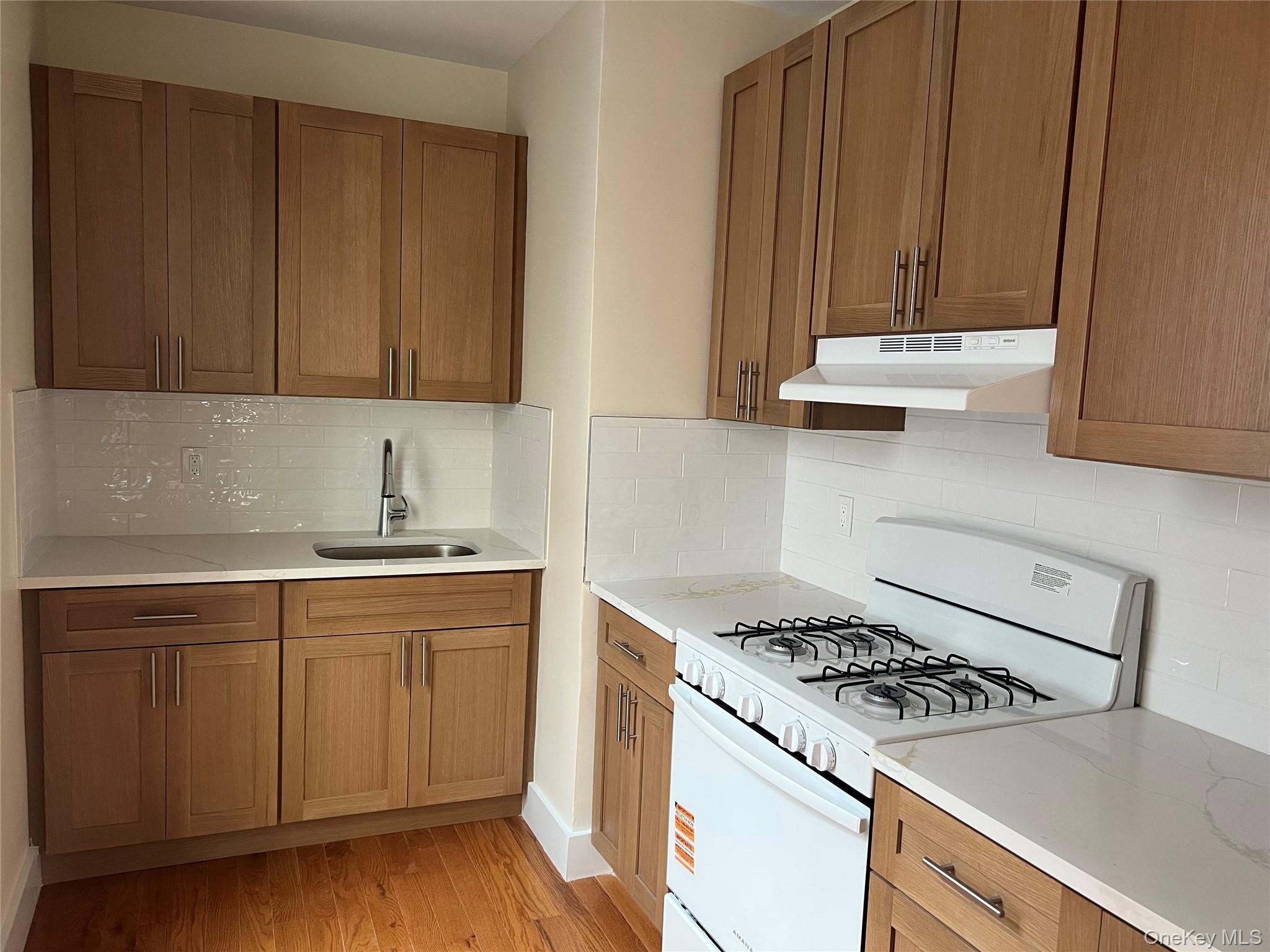 #7 photo, 30-20 43rd Street, クイーンズ区 Astoria , NY 11103