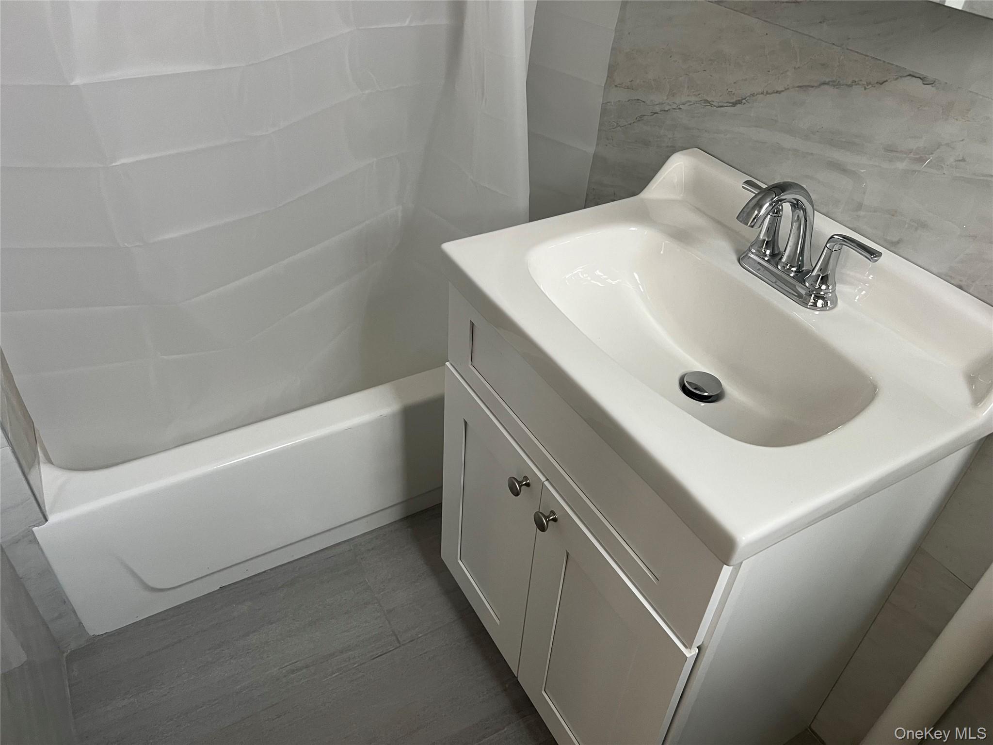 #8 photo, 30-20 43rd Street, クイーンズ区 Astoria , NY 11103