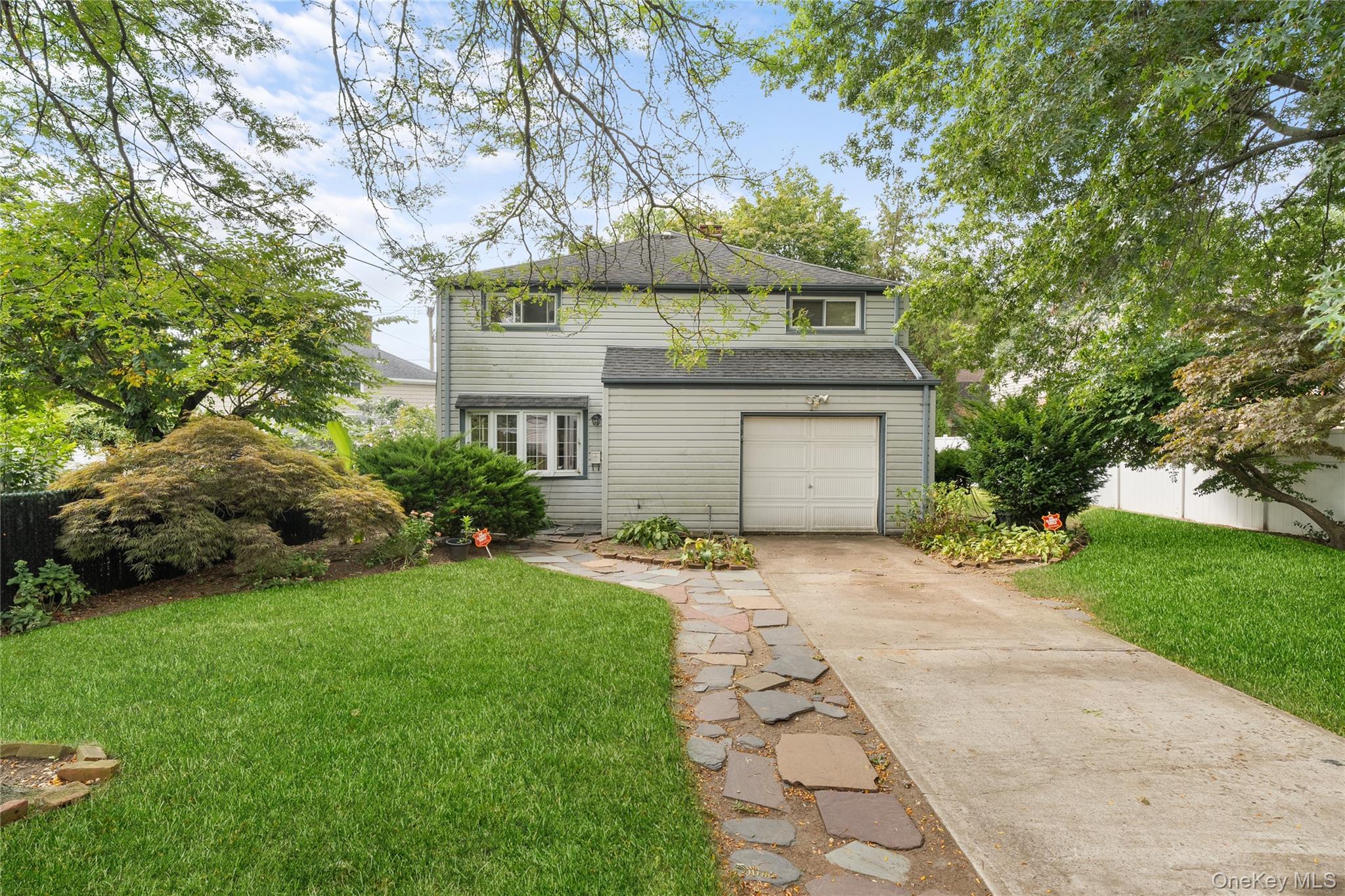 #1 photo, 604 Dartmouth Street, ナッソー郡 Westbury , NY 11590