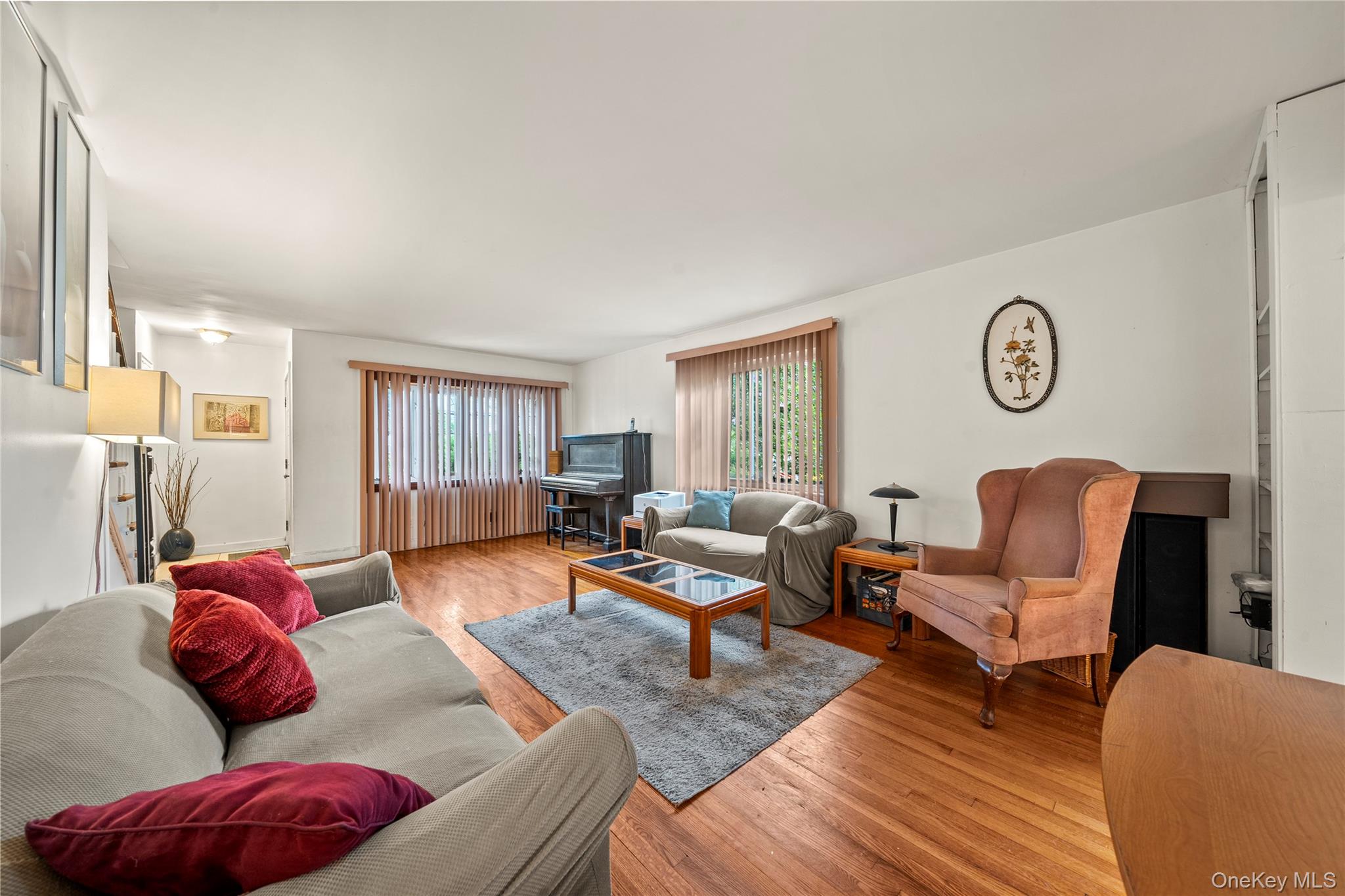 #4 photo, 604 Dartmouth Street, ナッソー郡 Westbury , NY 11590