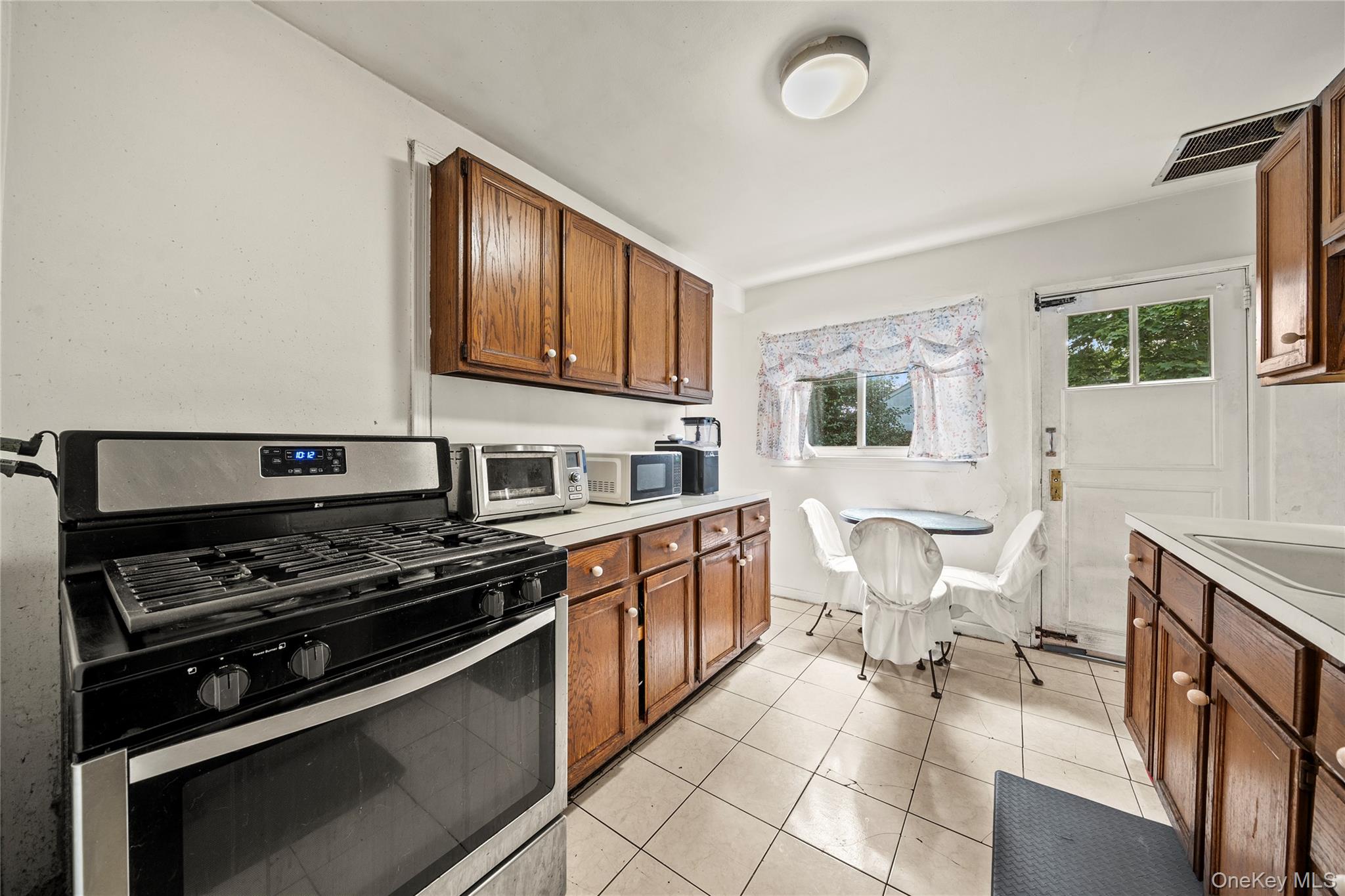 #9 photo, 604 Dartmouth Street, ナッソー郡 Westbury , NY 11590