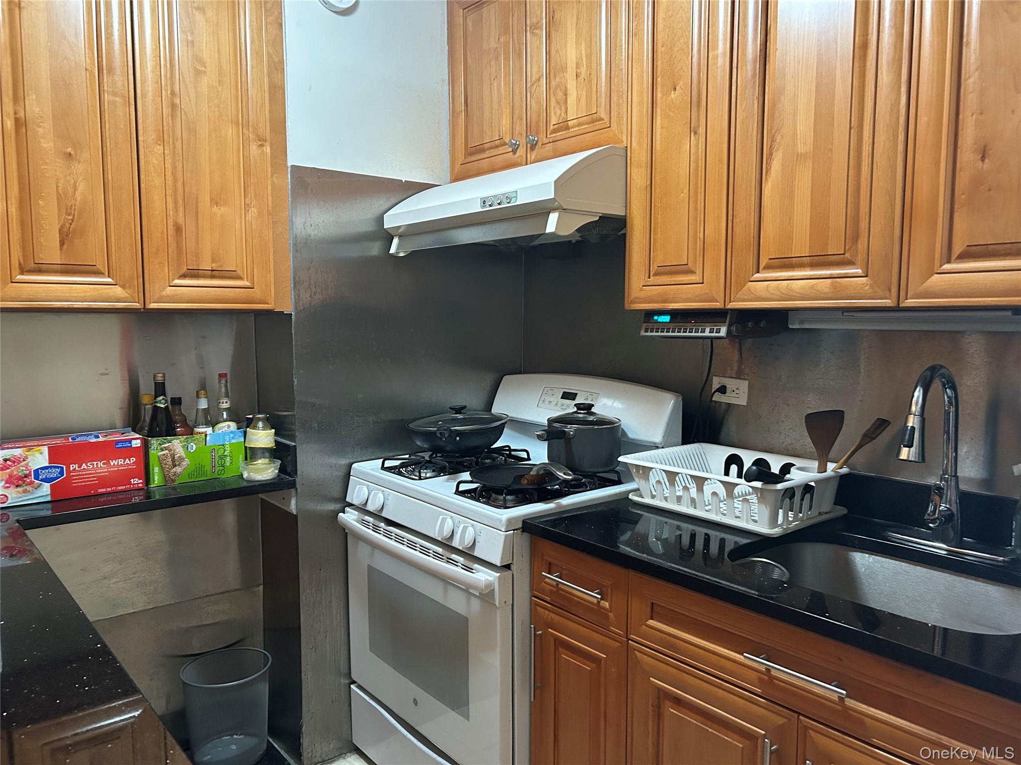 #10 photo, 99-11 60 Ave, Corona , NY 11368