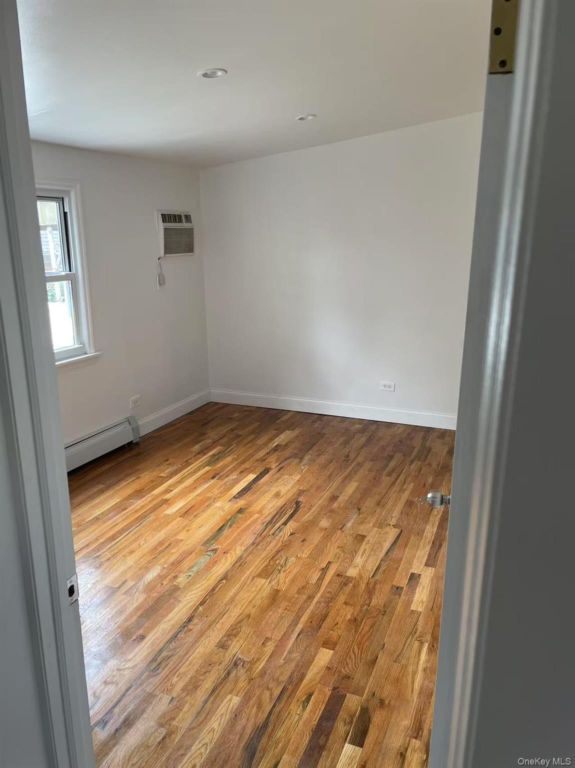 #4 photo, 4646 Bell Boulevard, クイーンズ区 Bayside , NY 11361