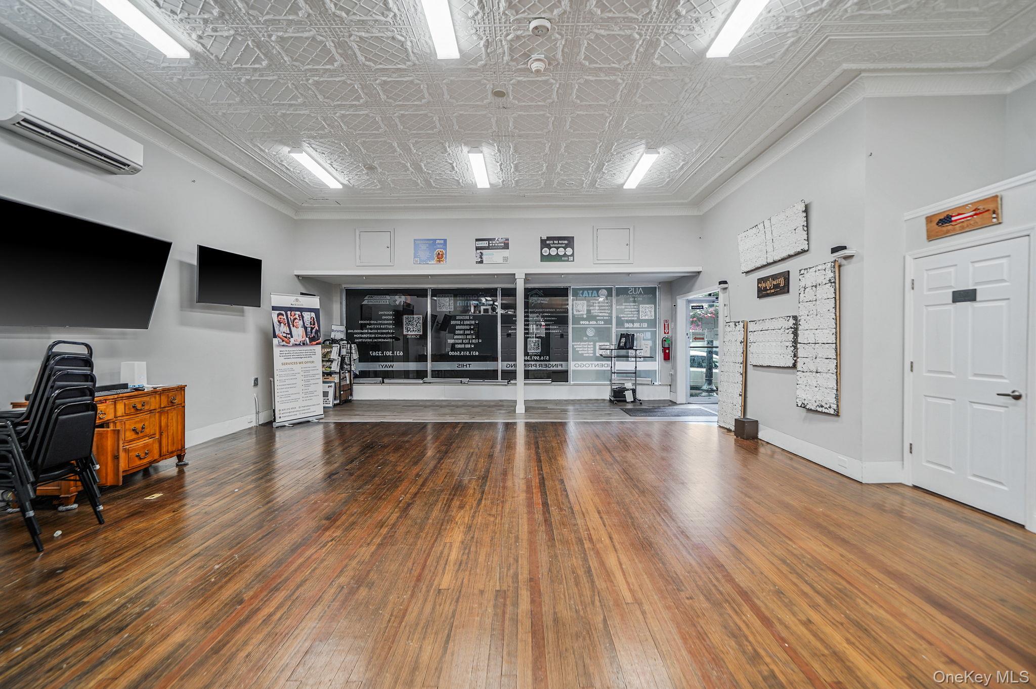 #11 photo, 47 W Main Street, サフォーク郡 Smithtown , NY 11787