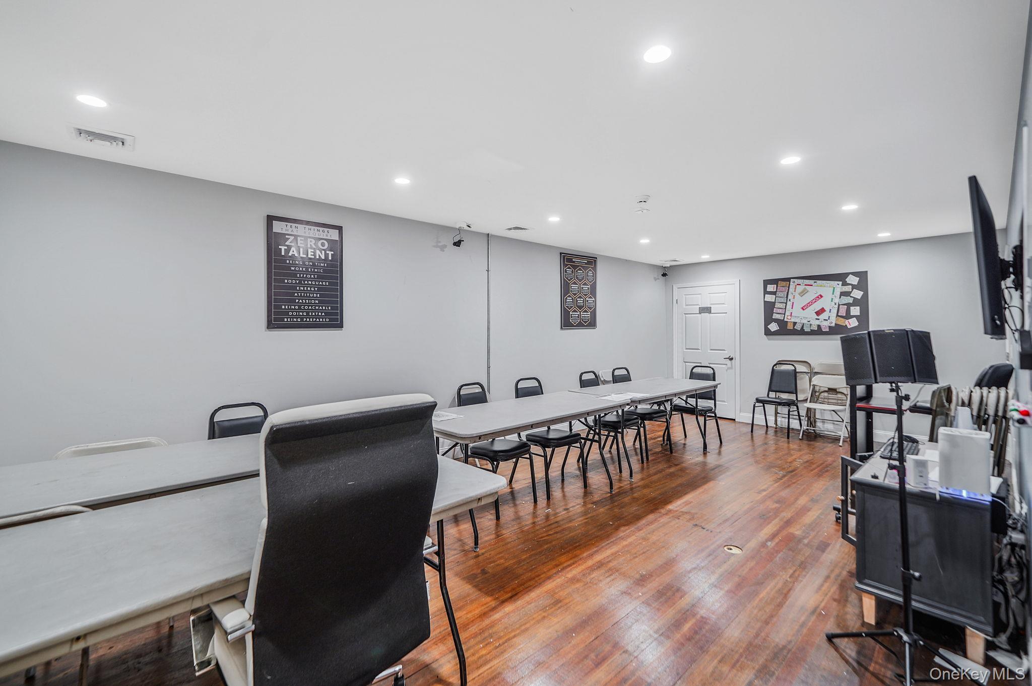 #12 photo, 47 W Main Street, サフォーク郡 Smithtown , NY 11787