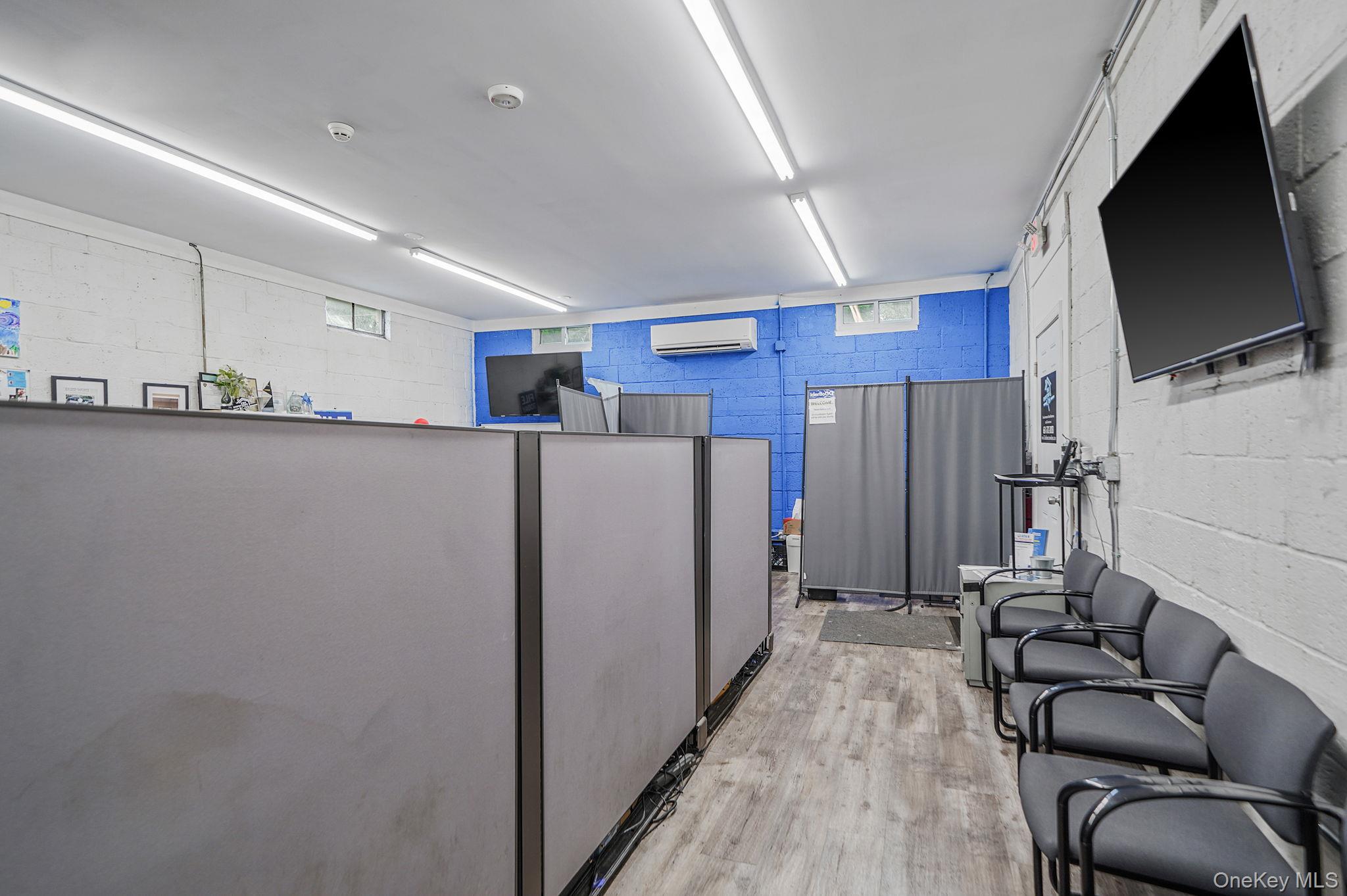 #16 photo, 47 W Main Street, サフォーク郡 Smithtown , NY 11787