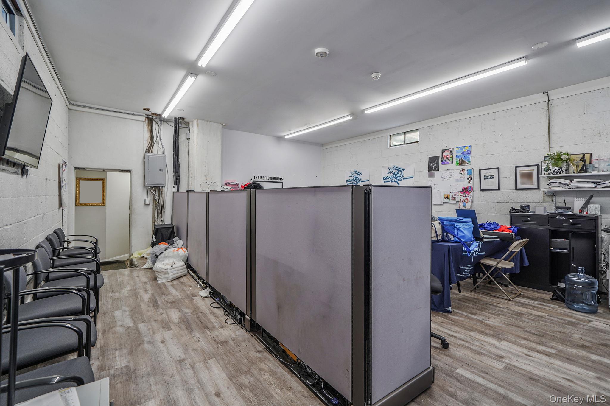 #17 photo, 47 W Main Street, サフォーク郡 Smithtown , NY 11787