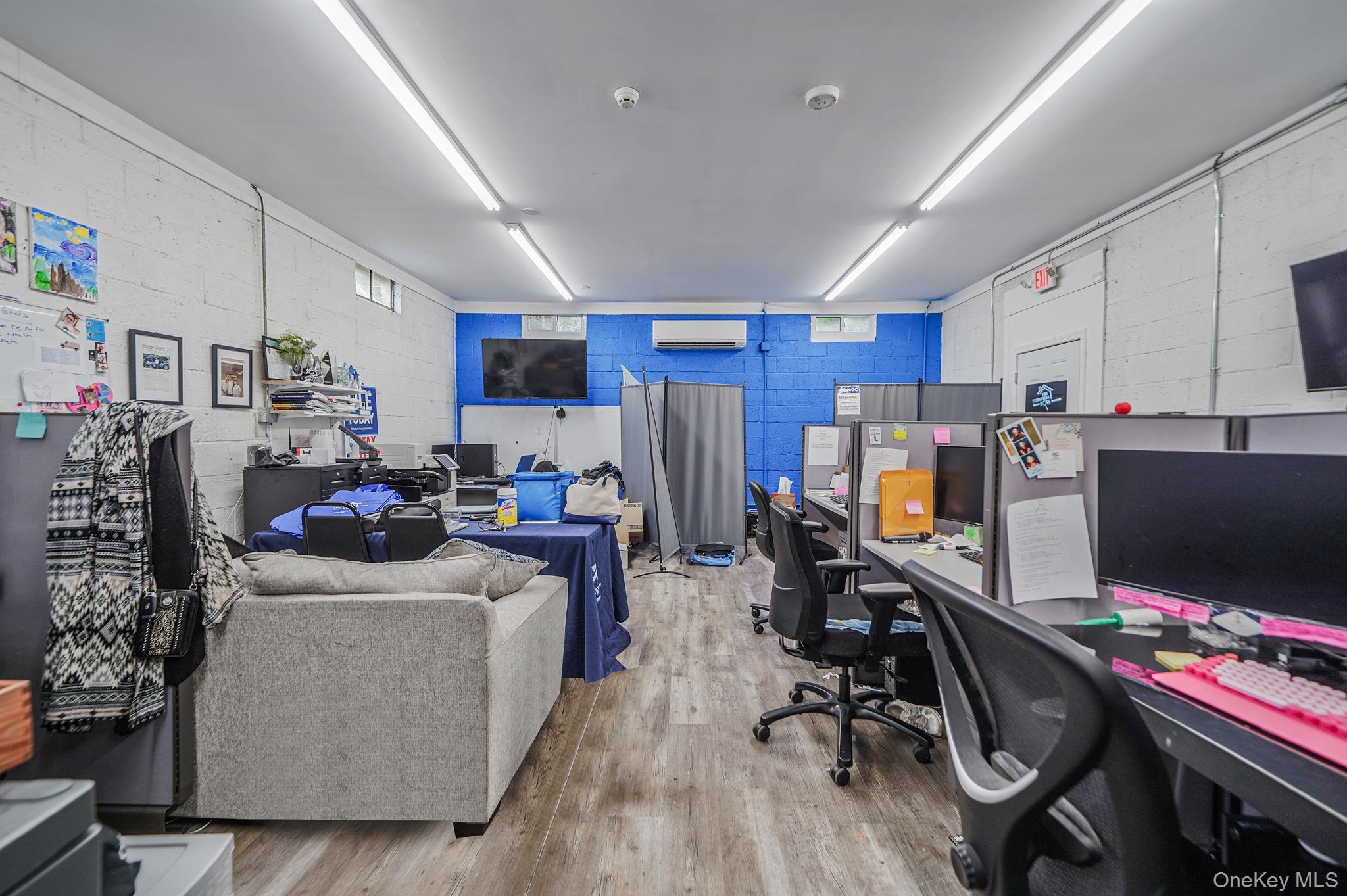 #19 photo, 47 W Main Street, サフォーク郡 Smithtown , NY 11787