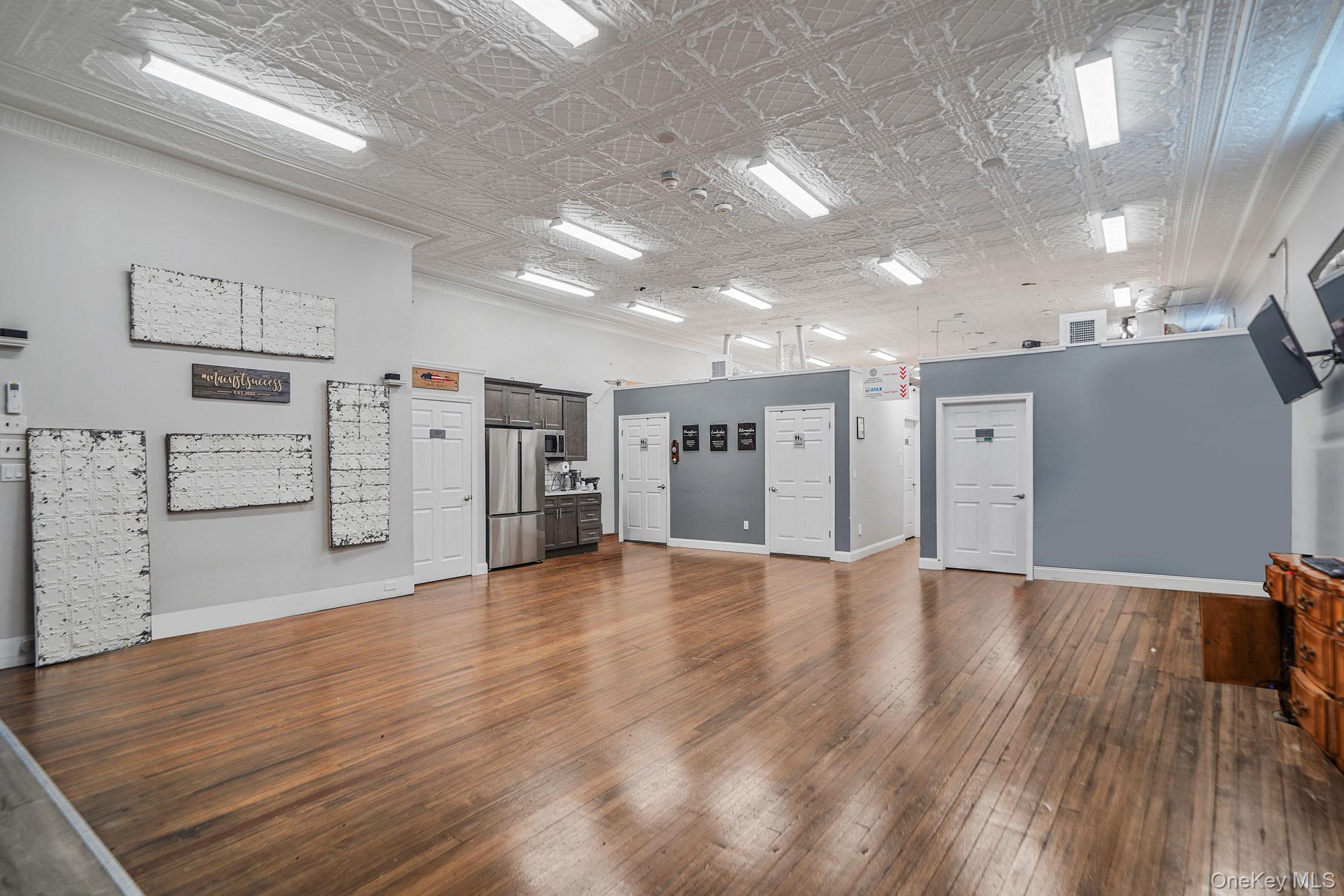 #9 photo, 47 W Main Street, サフォーク郡 Smithtown , NY 11787