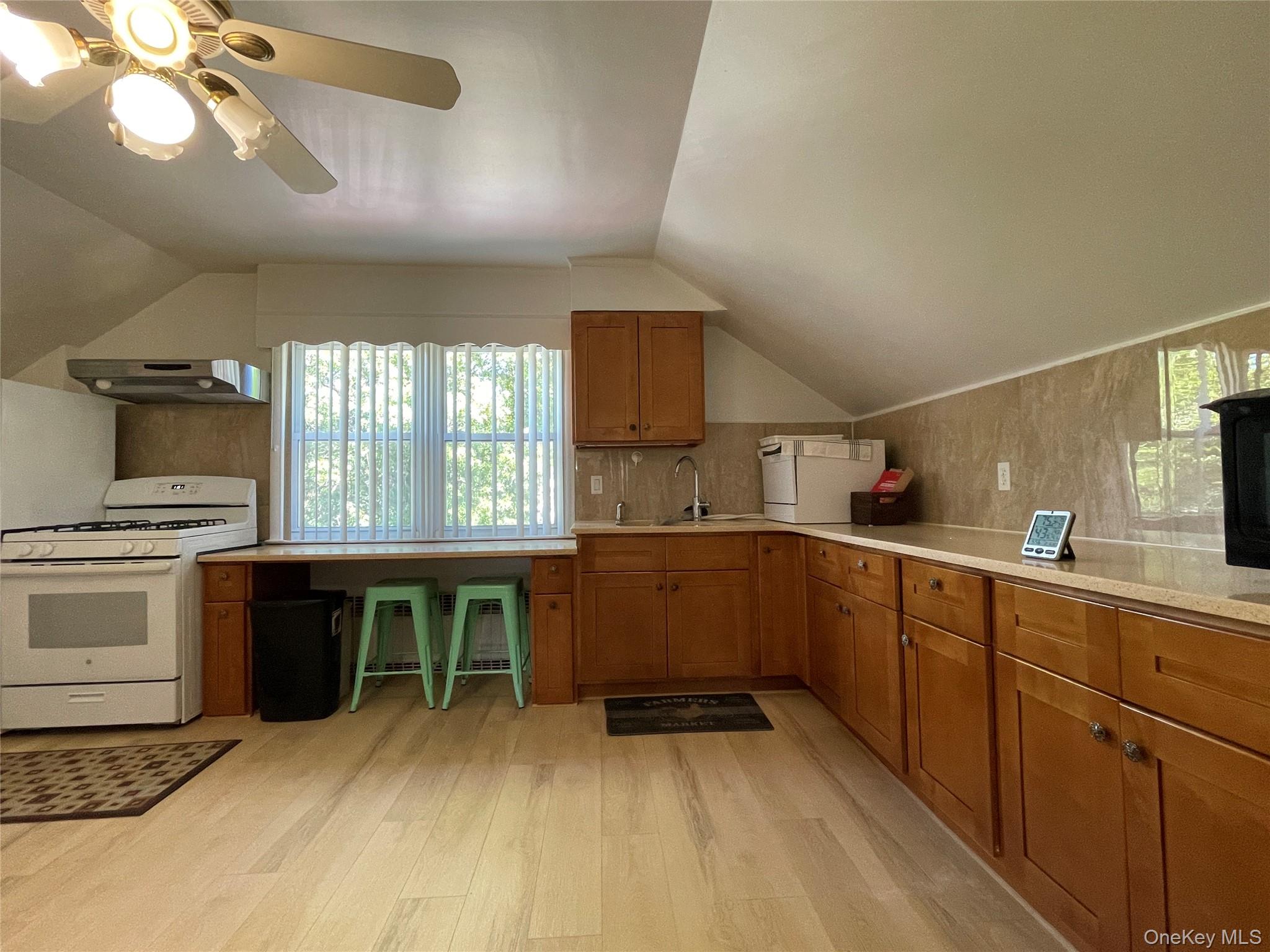 #4 photo, 169 Old Mamaroneck Road, White Plains , NY 10605