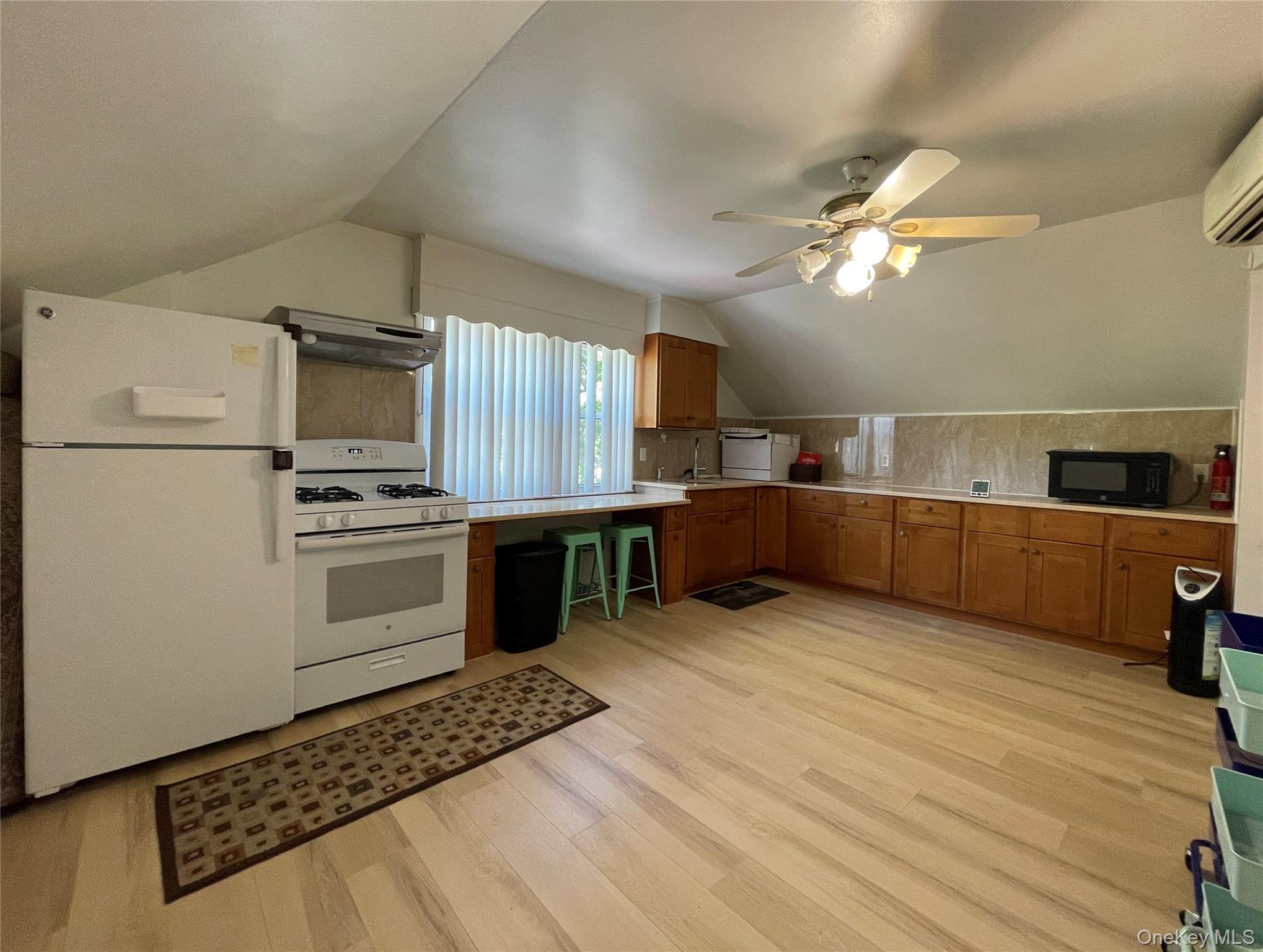 #5 photo, 169 Old Mamaroneck Road, White Plains , NY 10605