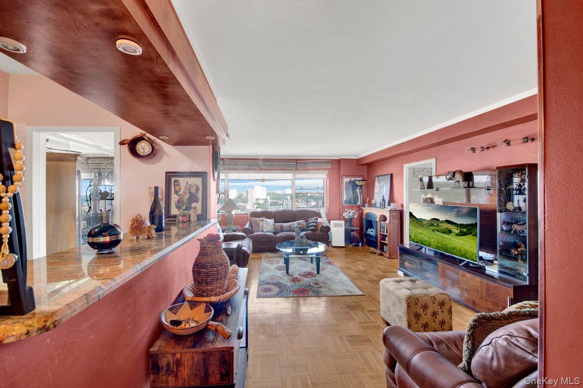 #8 photo, 4 Fordham Hill Oval, ブロンクス区 Bronx , NY 10468