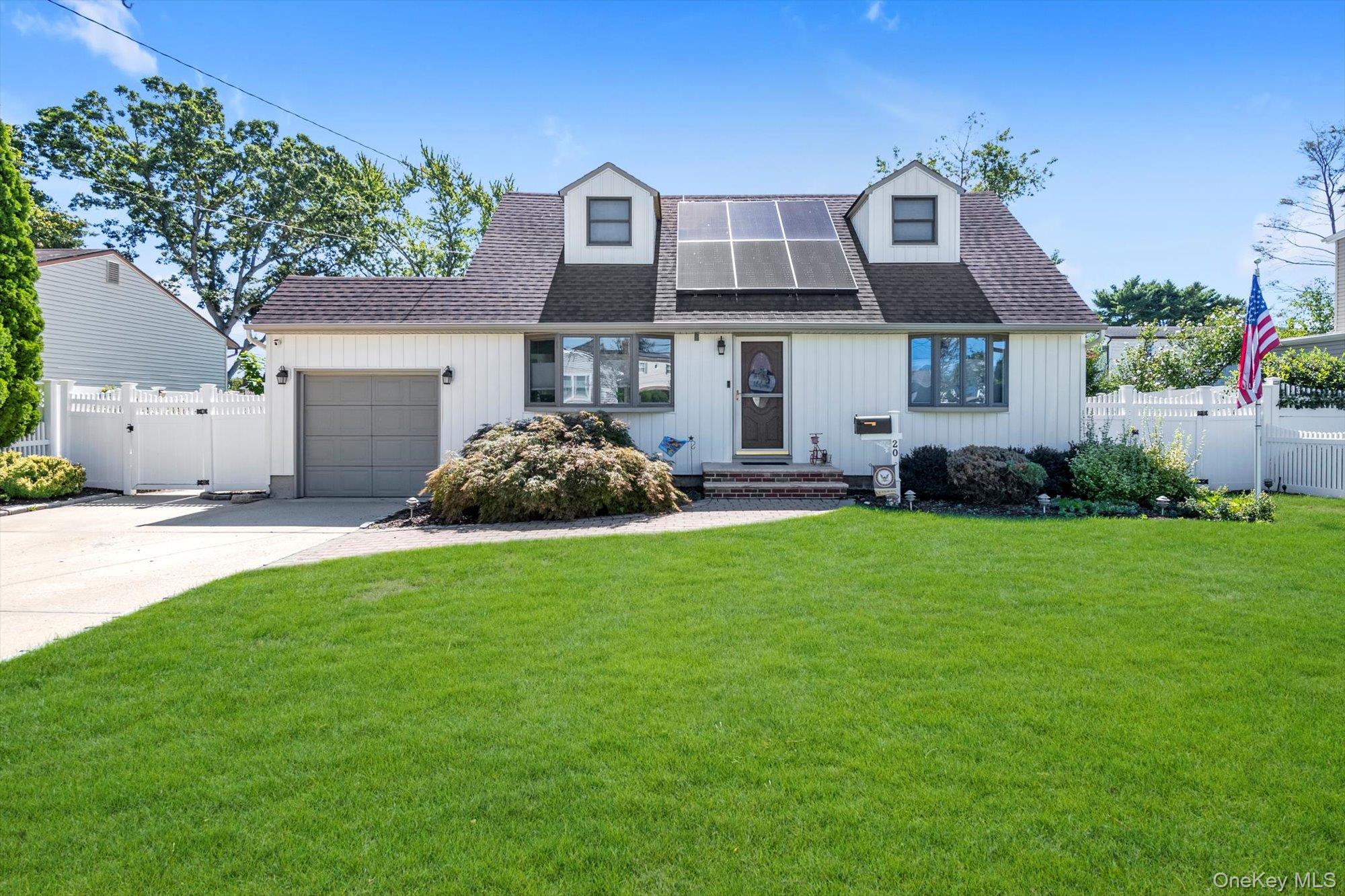 #1 photo, 20 Hazel Avenue, ナッソー郡 Farmingdale , NY 11735