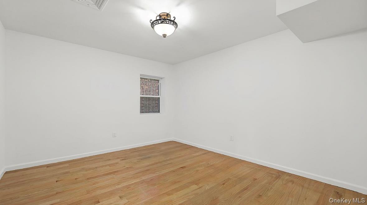 #5 photo, 140-75 Ash, クイーンズ区 Flushing , NY 11355