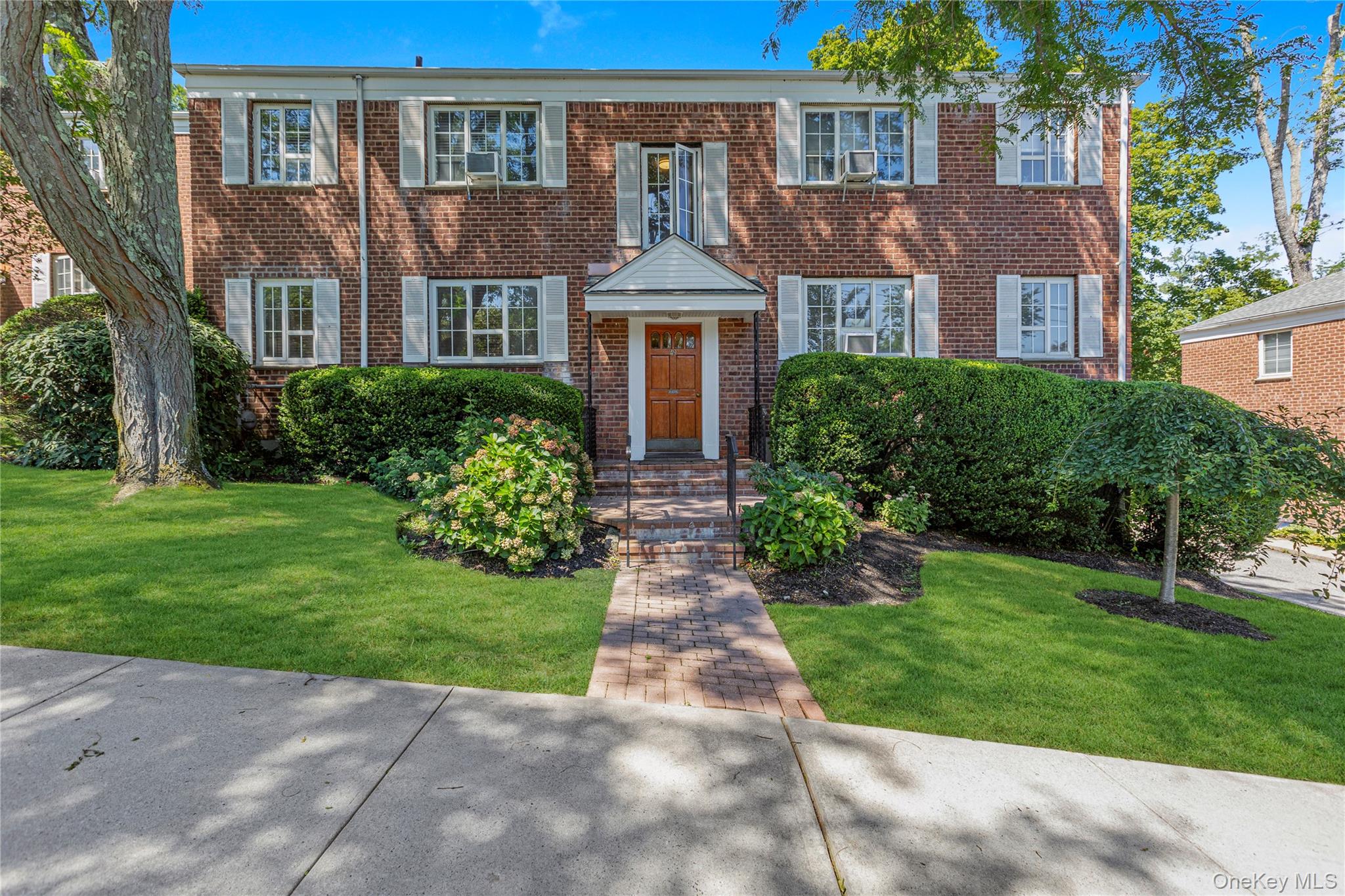 #1 photo, 49 Nathan Hale Drive, सफ़ोक काउंटी Huntington , NY 11743