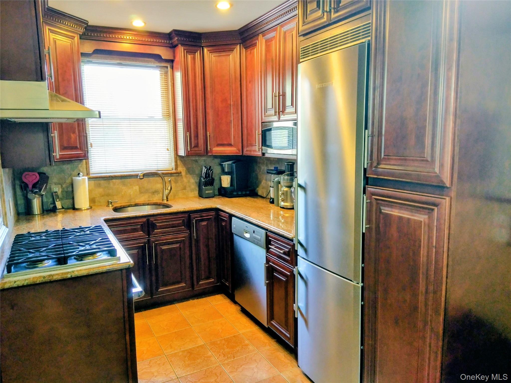 #3 photo, 20520 33rd Avenue, クイーンズ区 Bayside , NY 11361