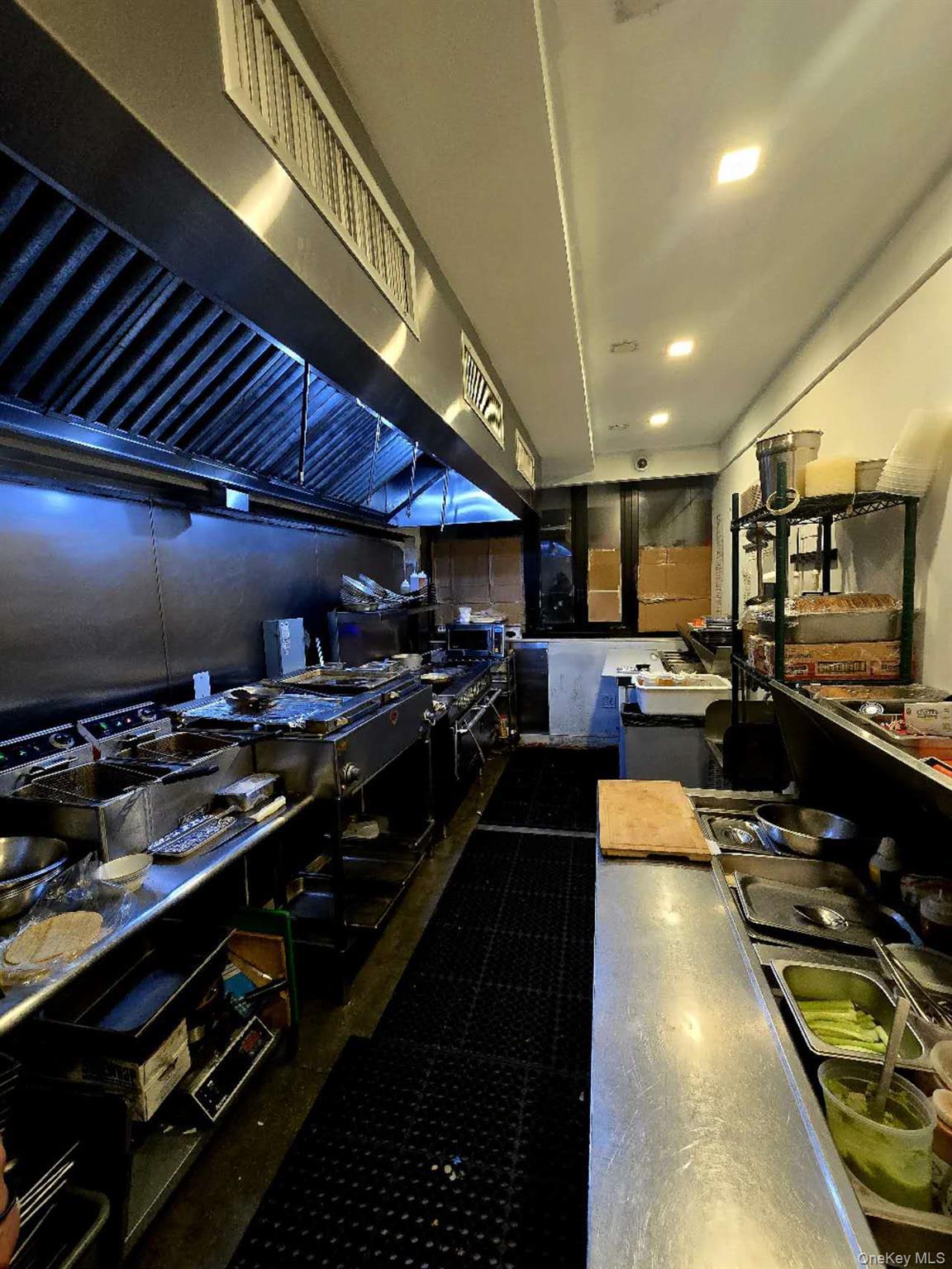 #10 photo, 2301 Steinway Street, クイーンズ区 Astoria , NY 11105