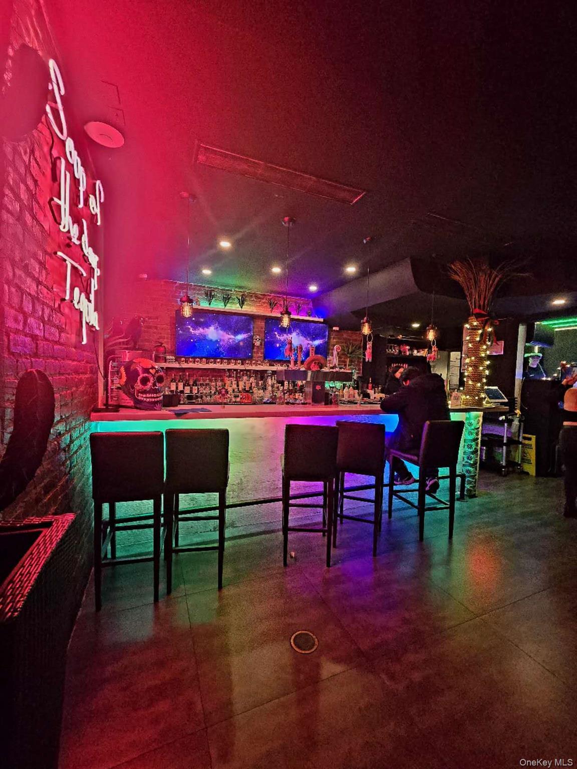 #12 photo, 2301 Steinway Street, クイーンズ区 Astoria , NY 11105