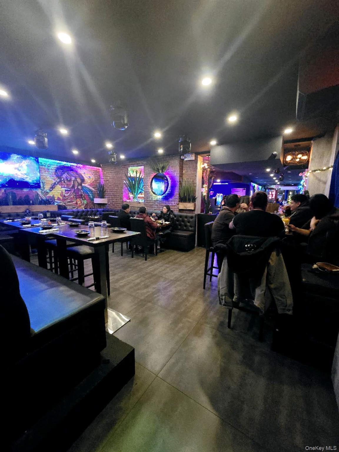 #3 photo, 2301 Steinway Street, クイーンズ区 Astoria , NY 11105