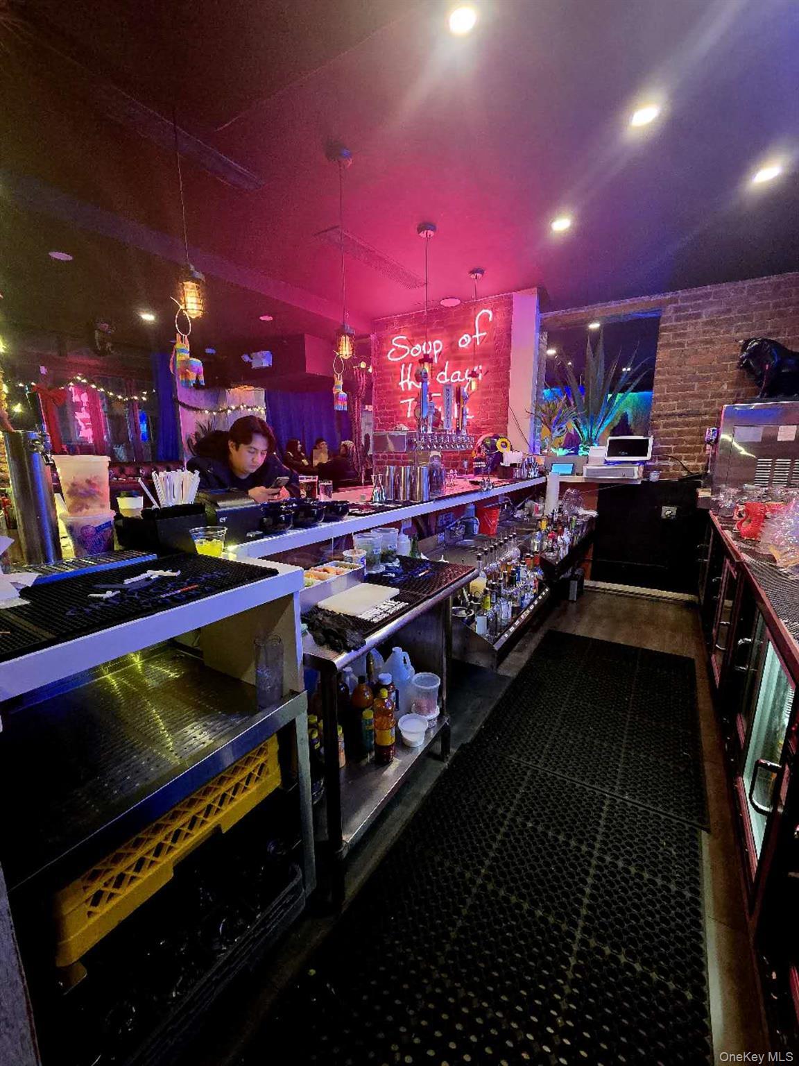 #8 photo, 2301 Steinway Street, クイーンズ区 Astoria , NY 11105