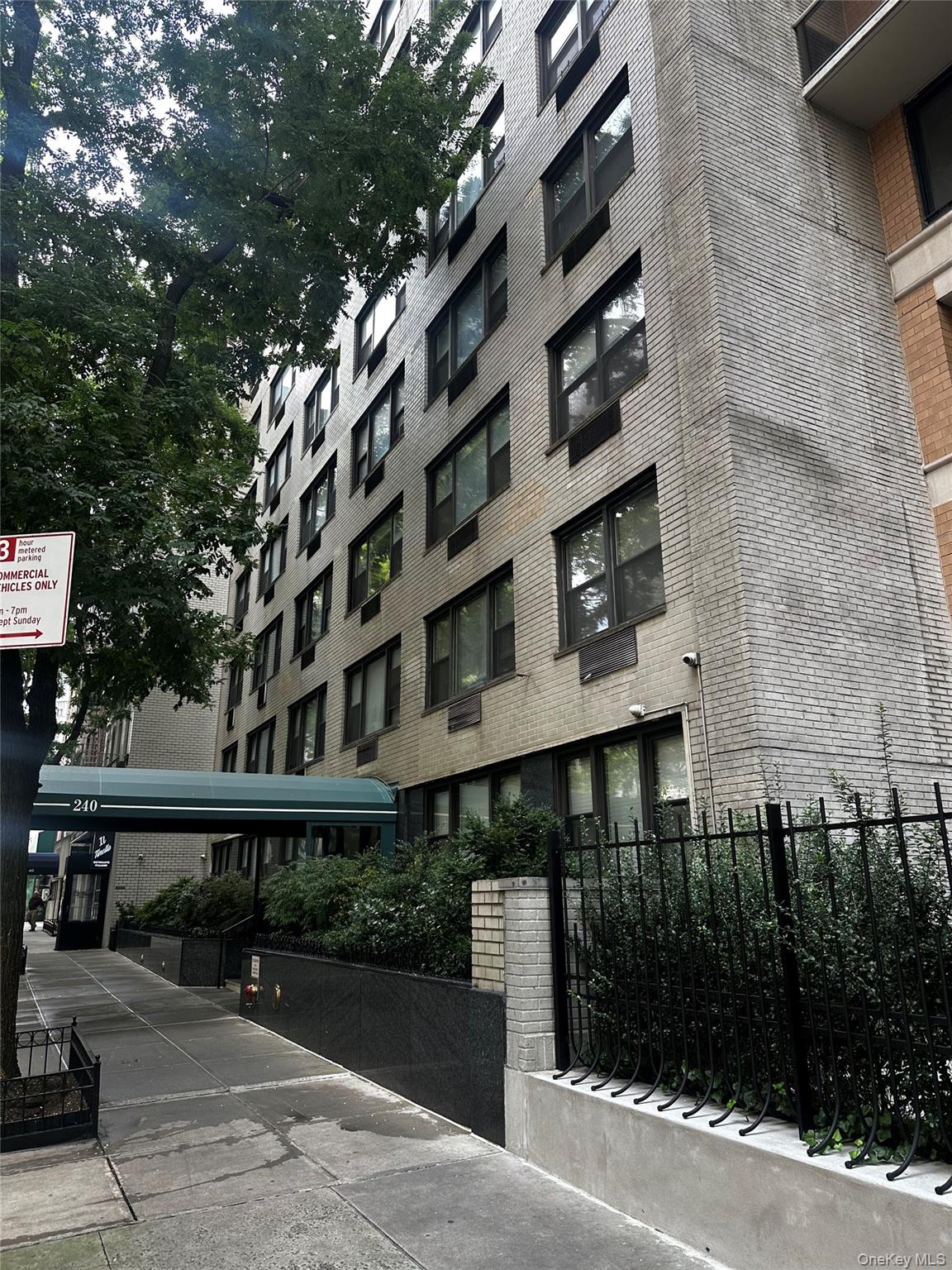 #1 photo, 240 E 46th Street, मैनहटन New York (Manhattan) , NY 10017