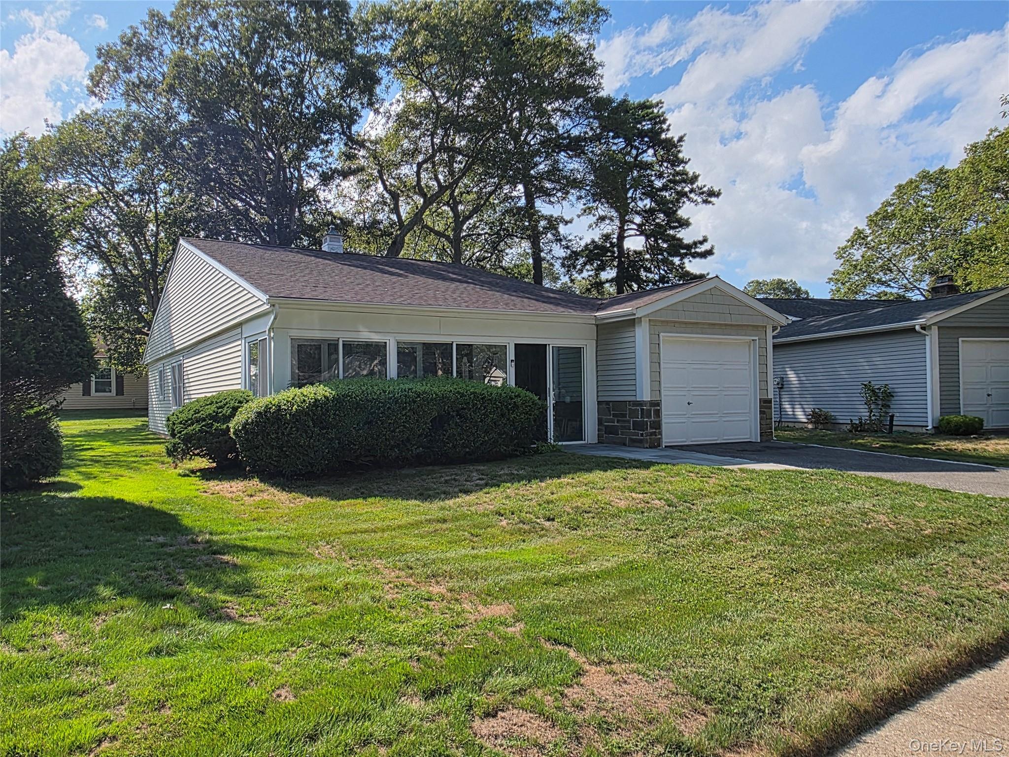 #1 photo, 160 Laurance Lane, सफ़ोक काउंटी Ridge , NY 11961