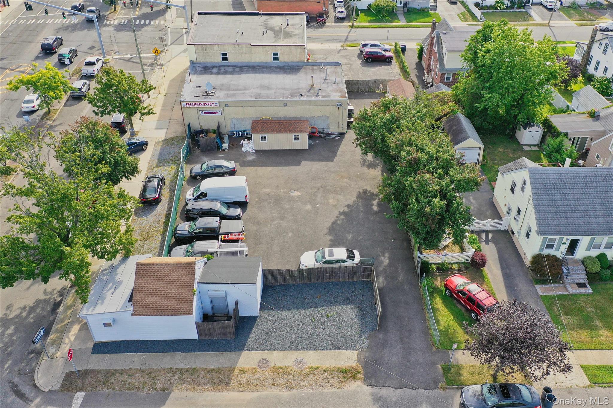 #11 photo, 76 Montauk Highway, サフォーク郡 Amityville , NY 11701