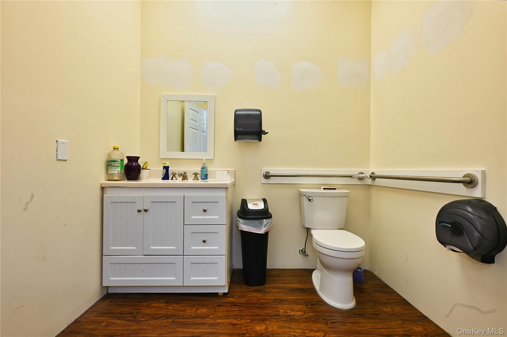 #7 photo, 76 Montauk Highway, サフォーク郡 Amityville , NY 11701