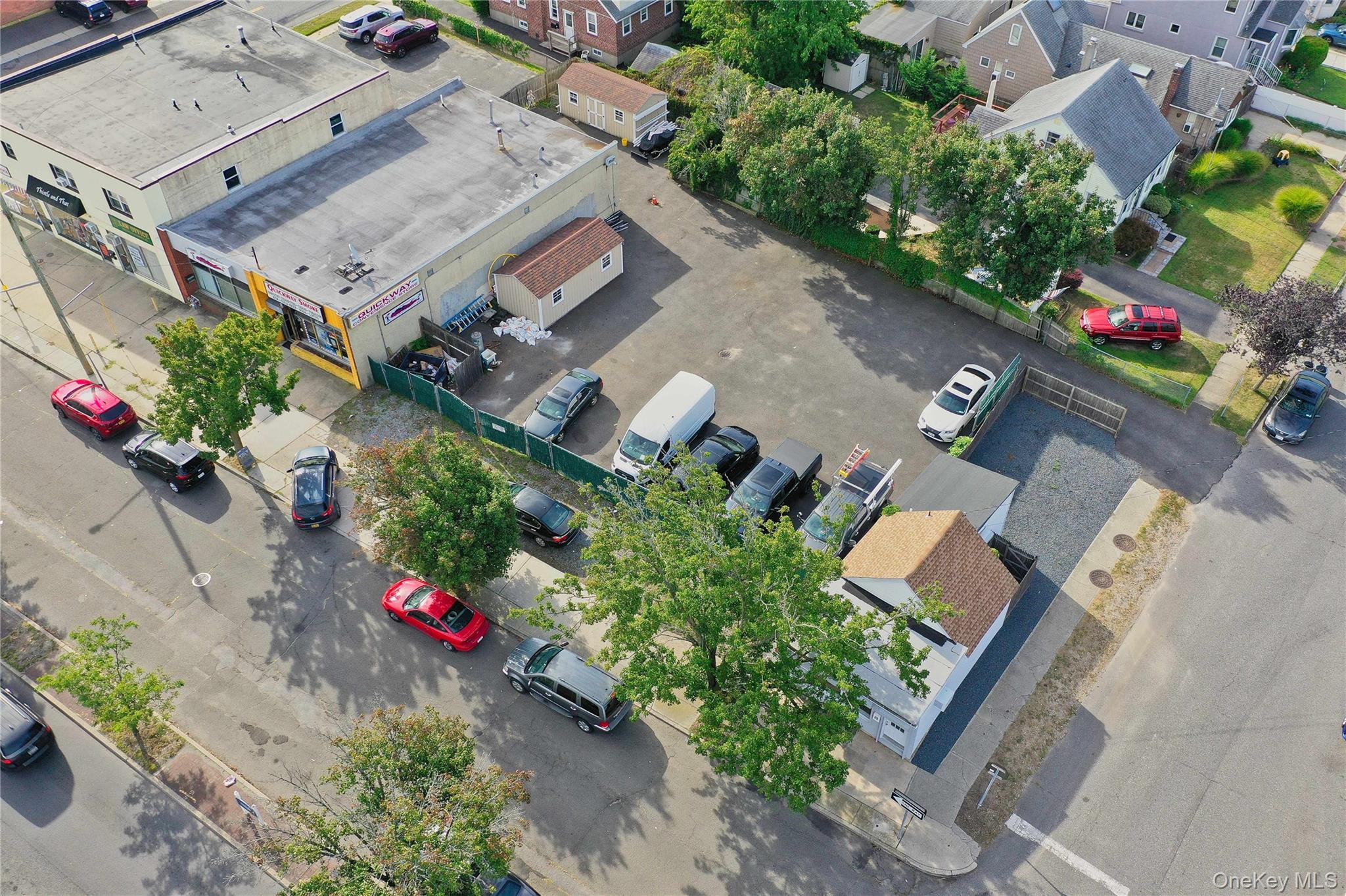 #9 photo, 76 Montauk Highway, サフォーク郡 Amityville , NY 11701