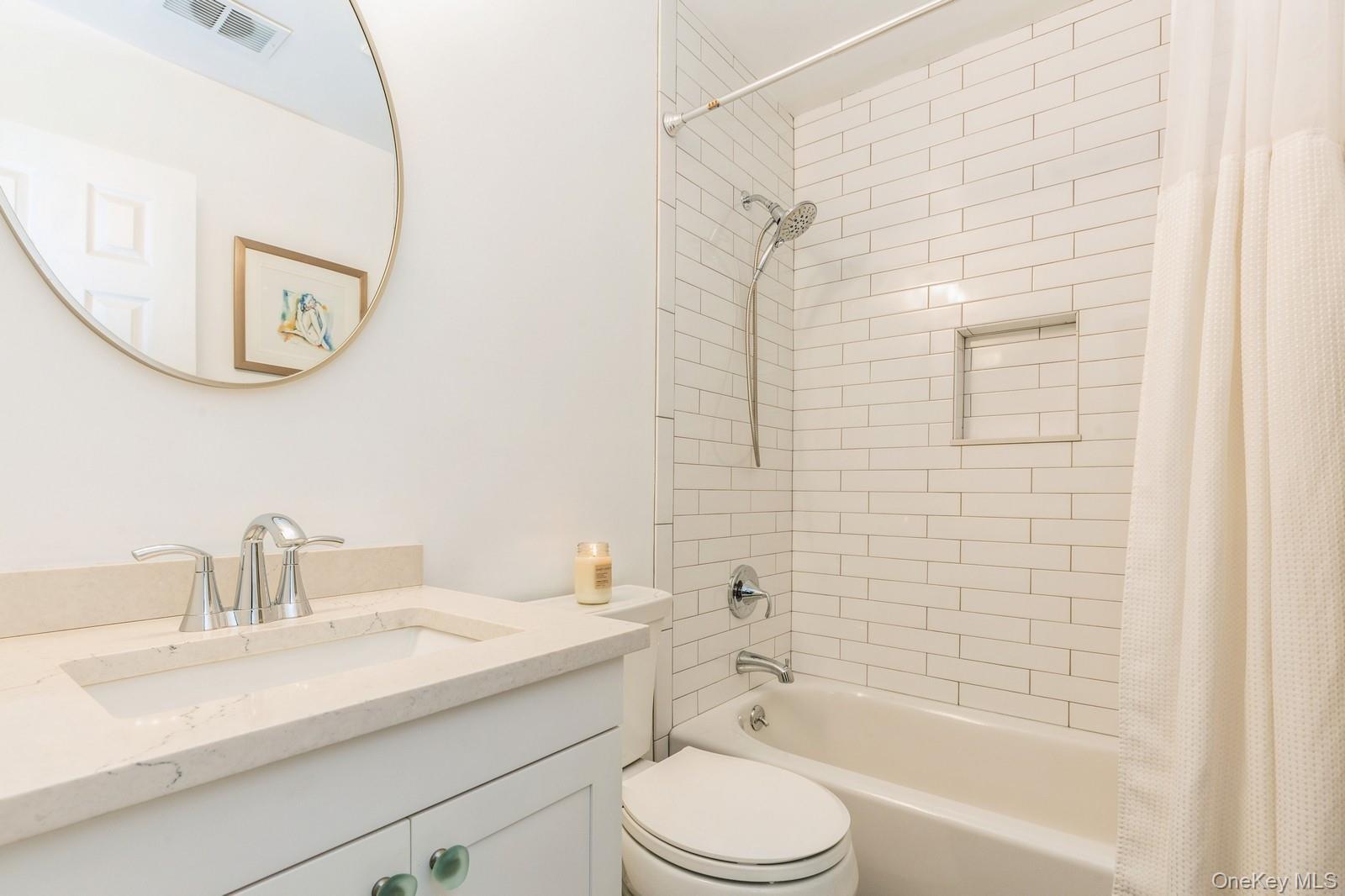 #13 photo, 19 Redwood Court, サフォーク郡 Coram , NY 11727