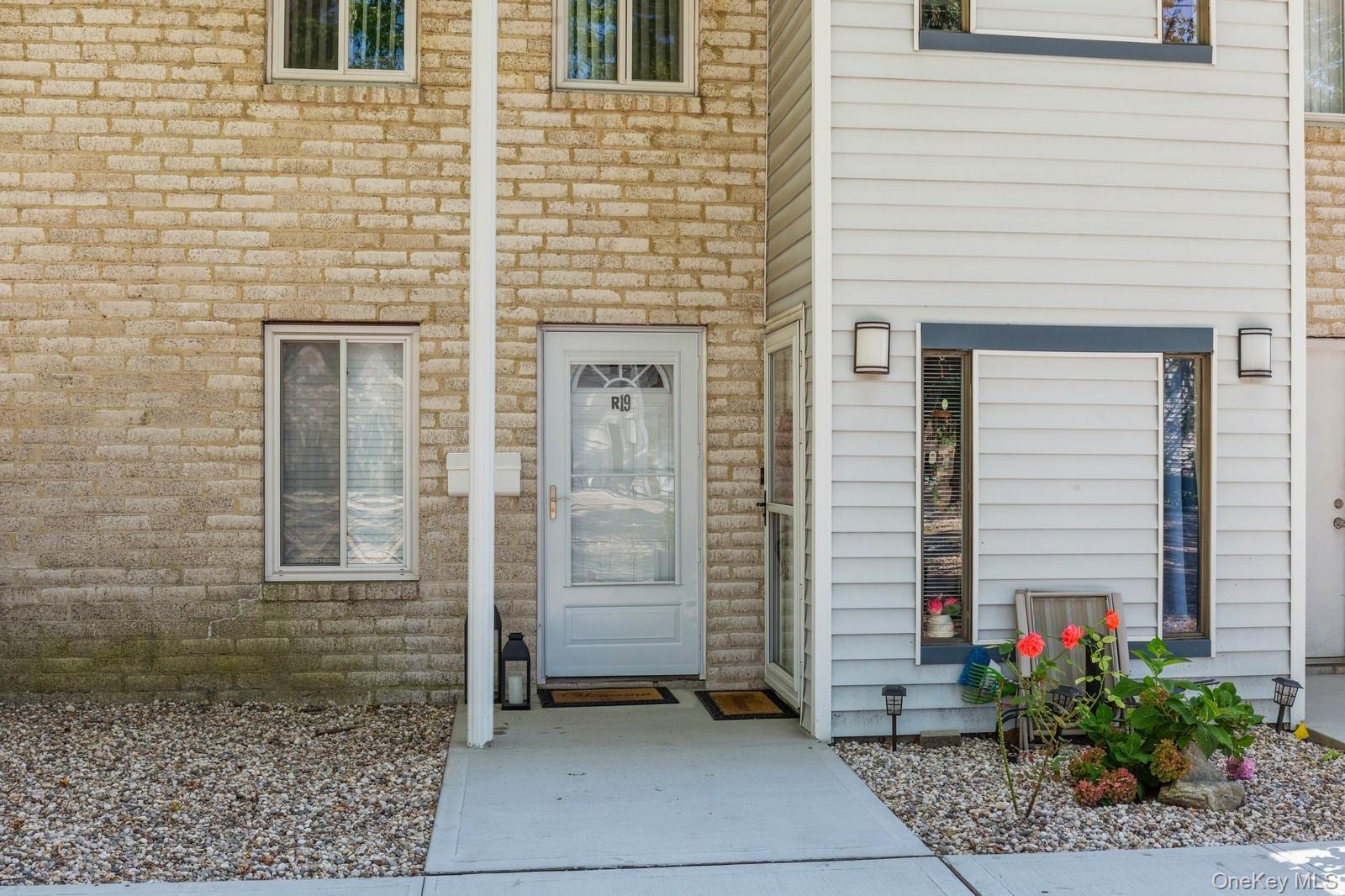 #2 photo, 19 Redwood Court, サフォーク郡 Coram , NY 11727