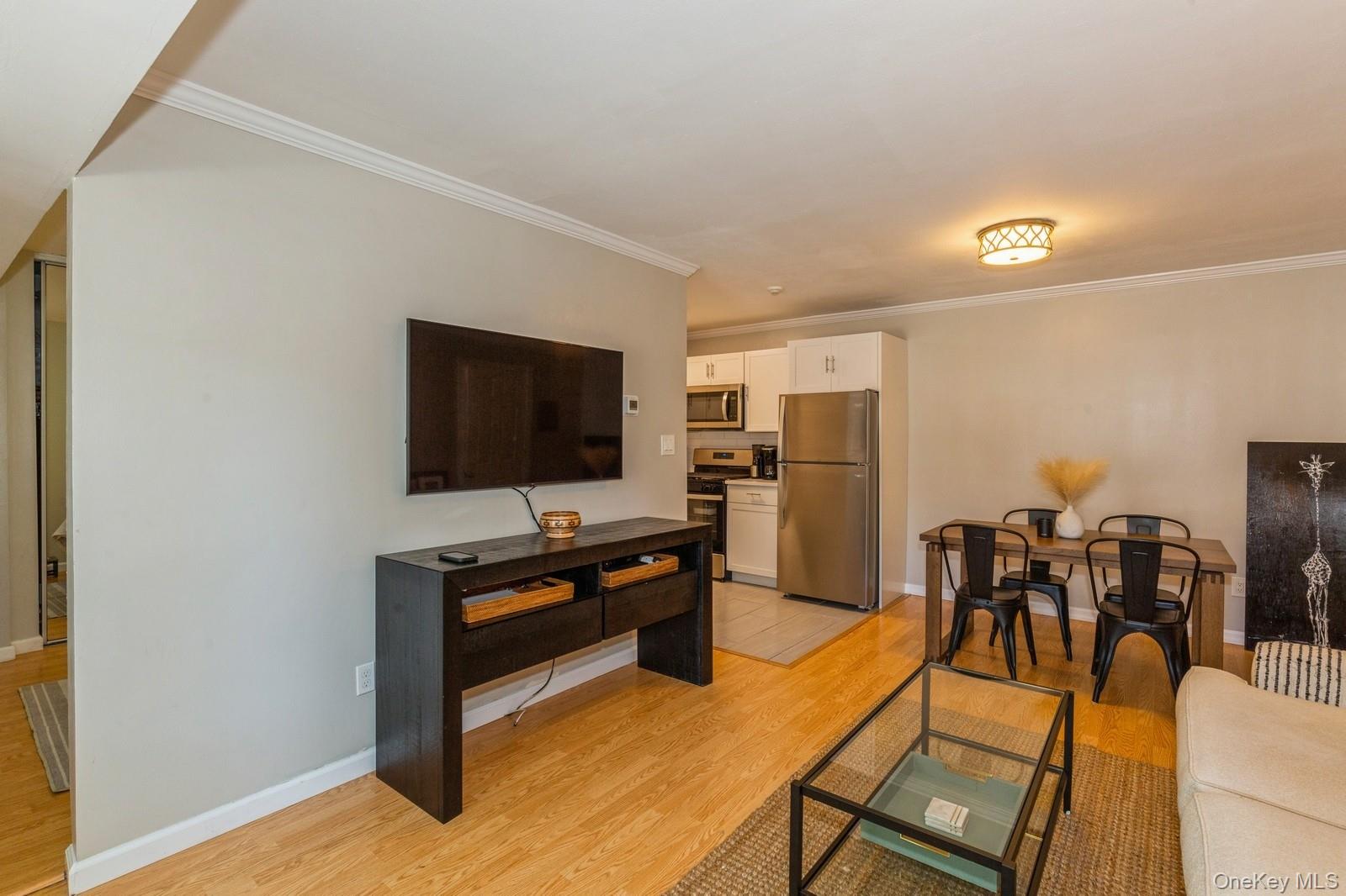 #4 photo, 19 Redwood Court, サフォーク郡 Coram , NY 11727