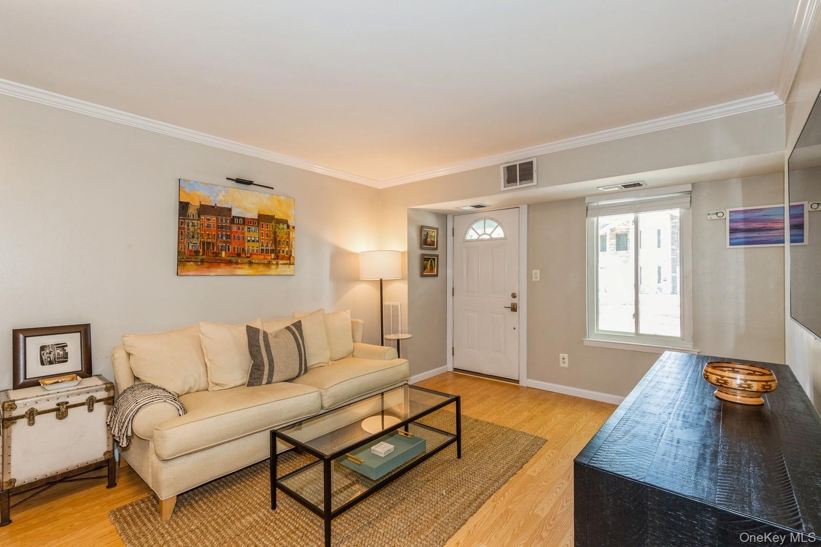 #7 photo, 19 Redwood Court, サフォーク郡 Coram , NY 11727