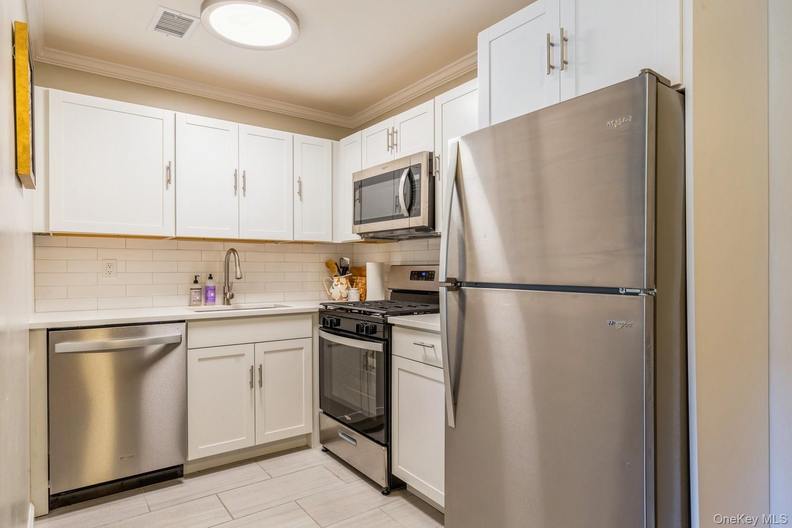 #9 photo, 19 Redwood Court, サフォーク郡 Coram , NY 11727