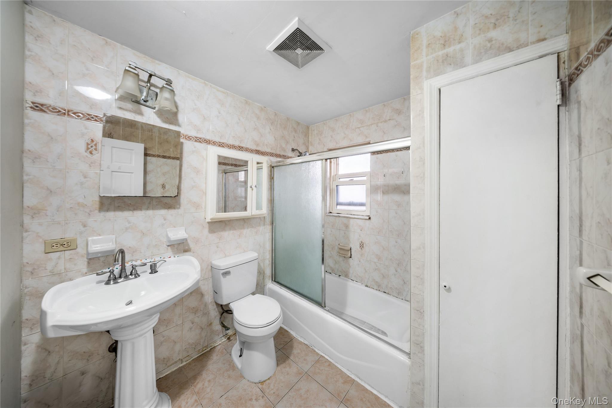 #19 photo, 208-22 26th Avenue, Bayside , NY 11360