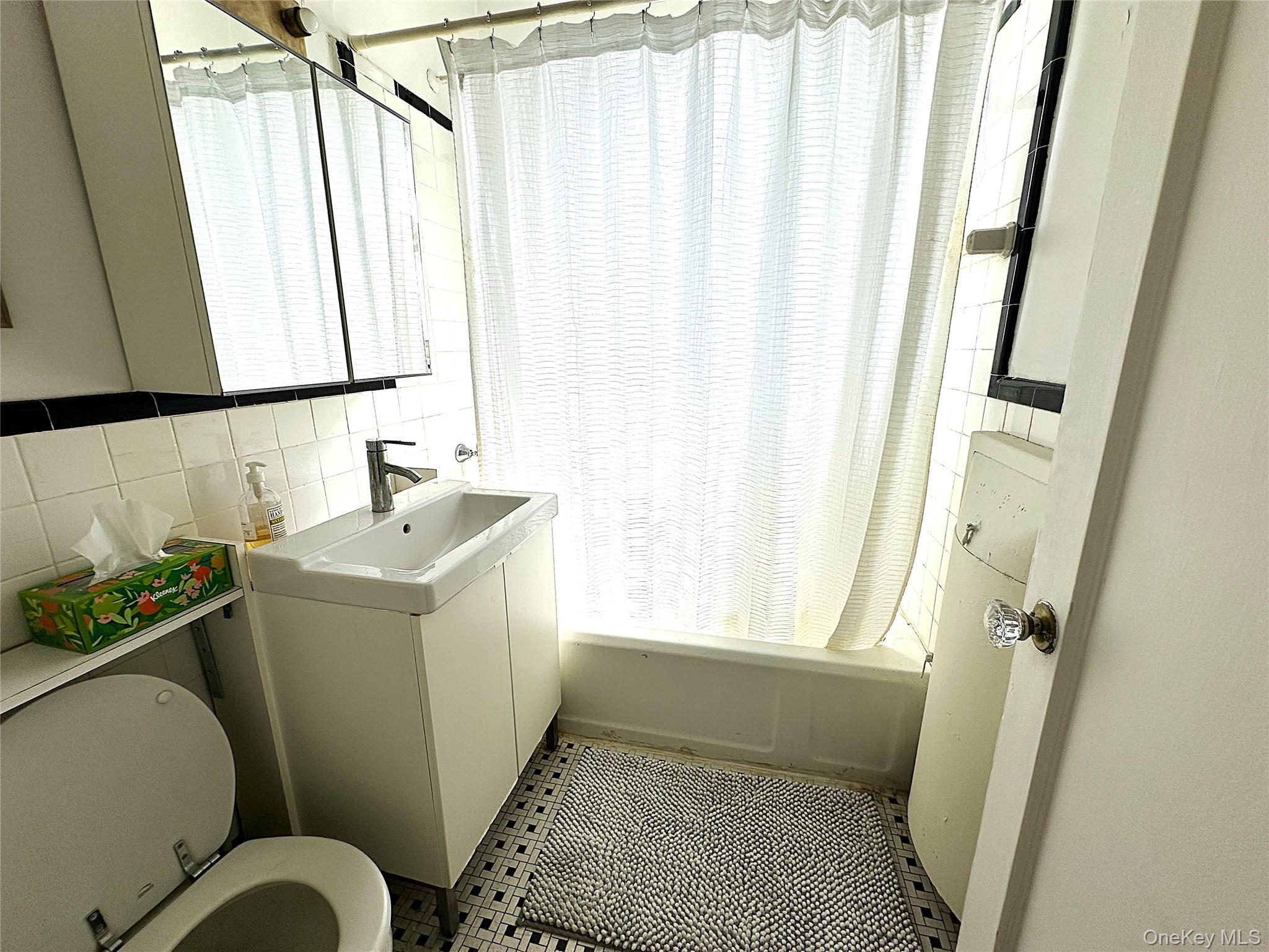 #17 photo, 77-15 113th Street, Forest Hills , NY 11375