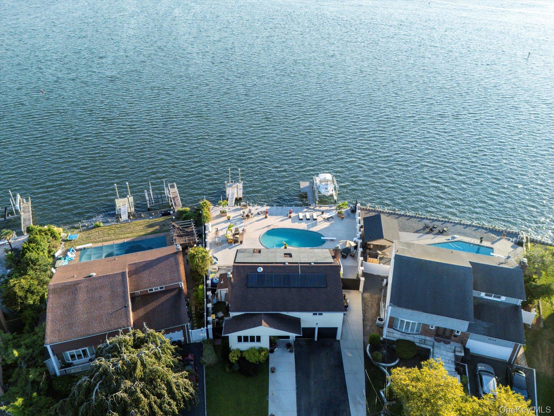 #1 photo, 3600 Bertha Drive, ナッソー郡 Baldwin Harbor , NY 11510